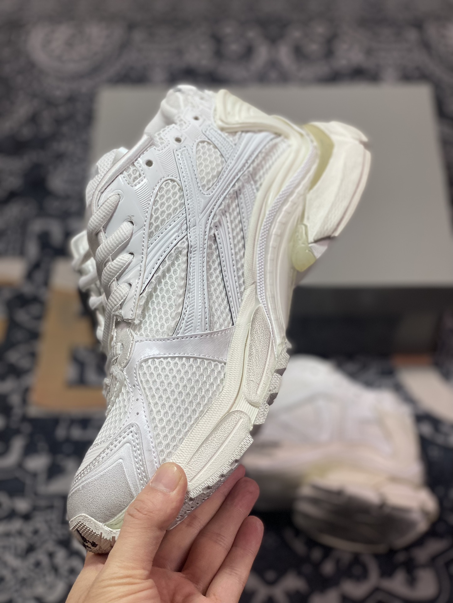 BALENCIAGA Runner Sneaker”White/Black”2.0 jogging series low-top jogging shoes ”2.0 deconstruction destruction white and black LOGO” 772774 W3RBW 0102