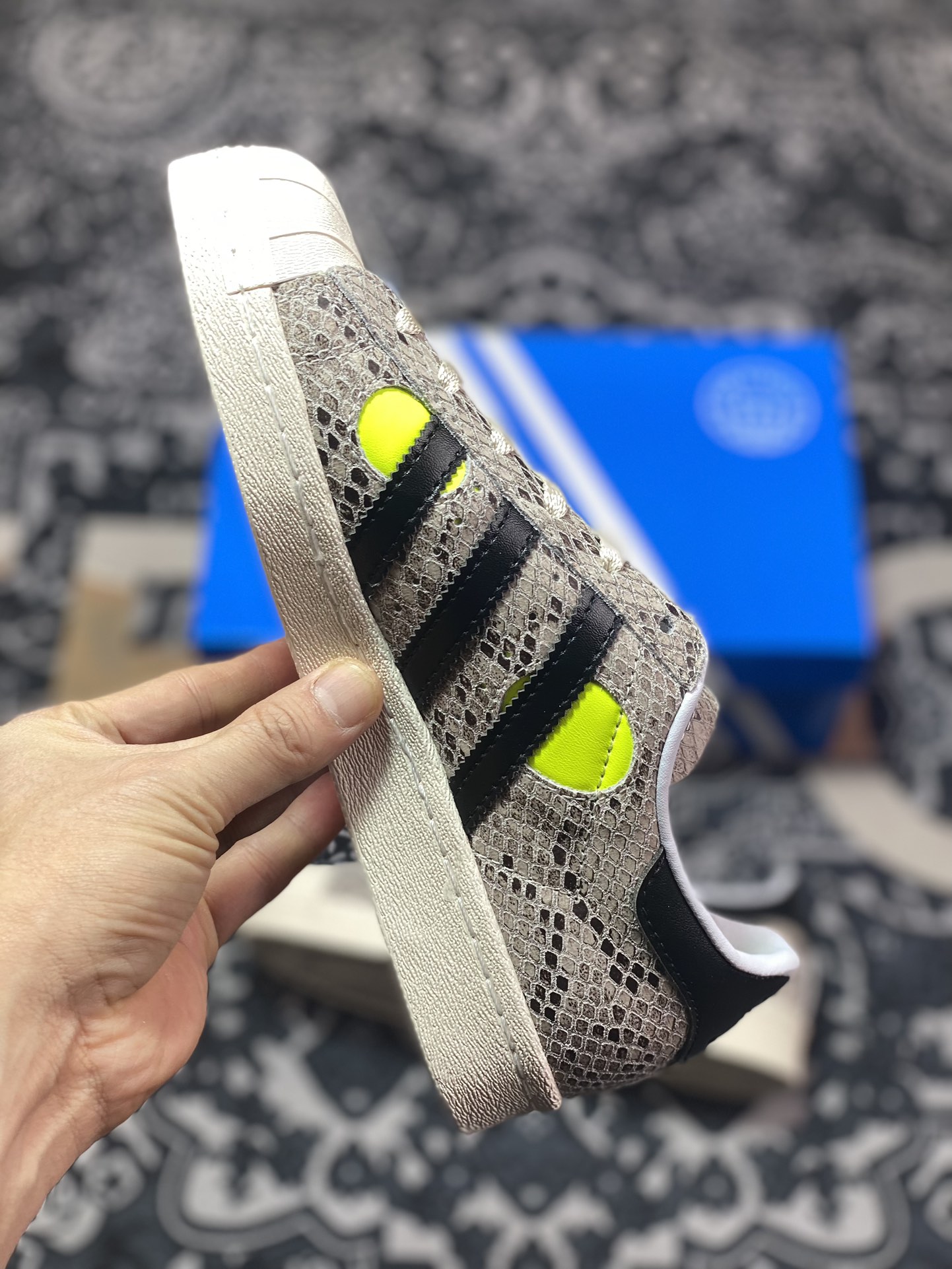 200 Adidas Originals Campus 00s IG4124