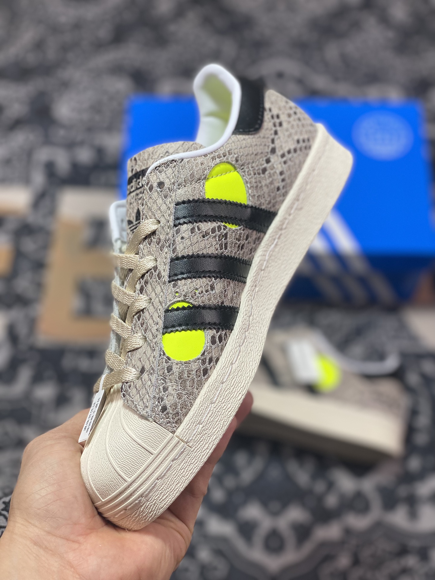 200 Adidas Originals Campus 00s IG4124