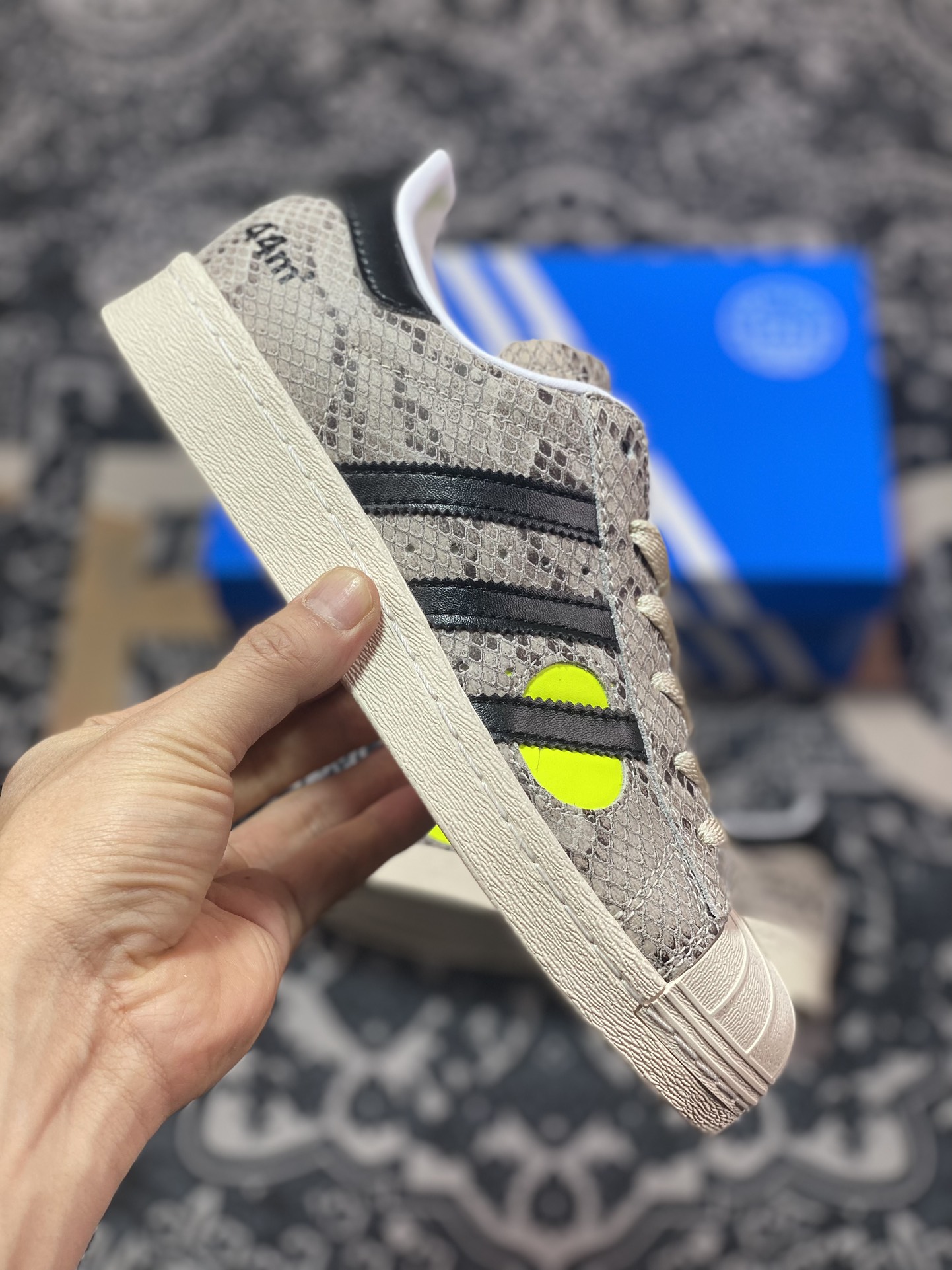 200 Adidas Originals Campus 00s IG4124