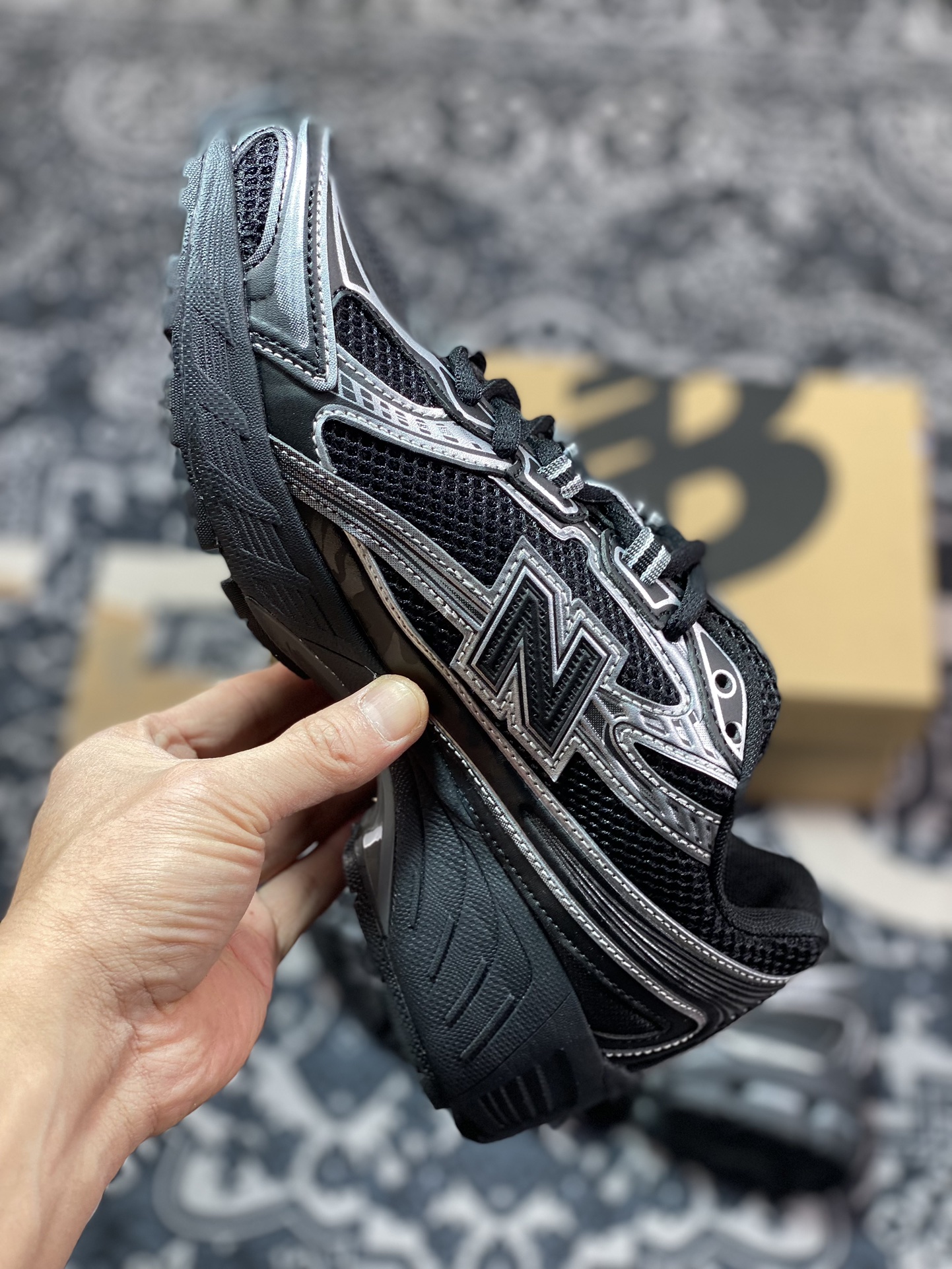 240 新百伦New Balance MR740系列低帮复古慢跑鞋“黑银武士”MR740RCH