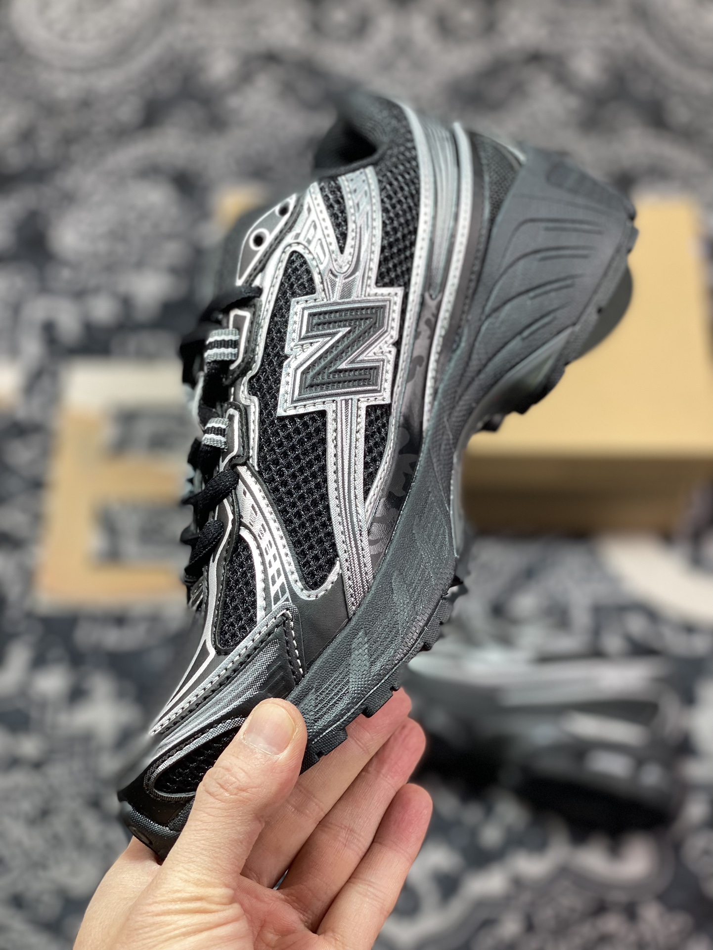 240 新百伦New Balance MR740系列低帮复古慢跑鞋“黑银武士”MR740RCH