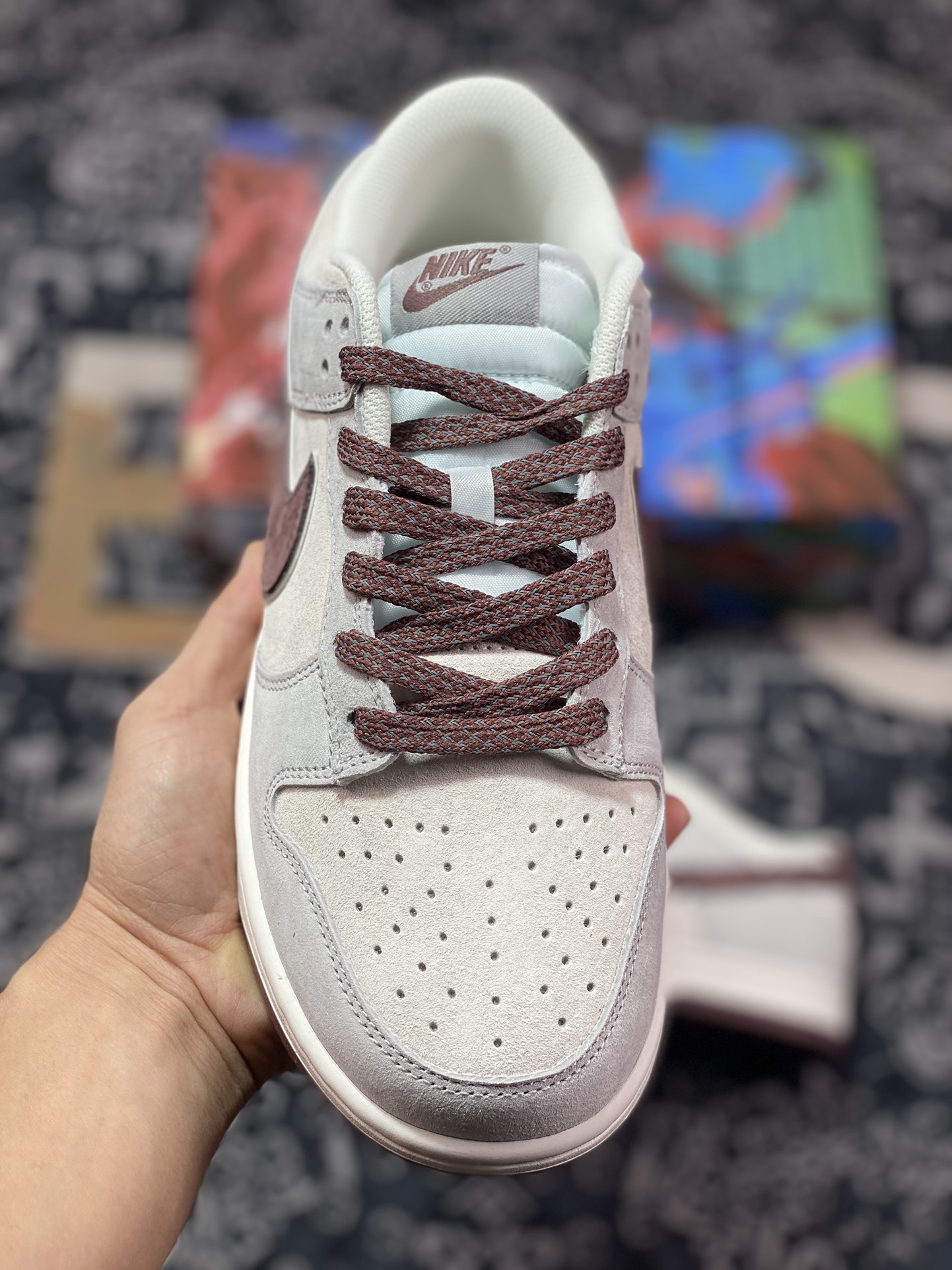 300 大友克洋/Otomo Katsuhiro x Nike SB Dunk Low"Steamboy OST"扣篮板鞋“麂皮浅灰酒红”DD0012-258