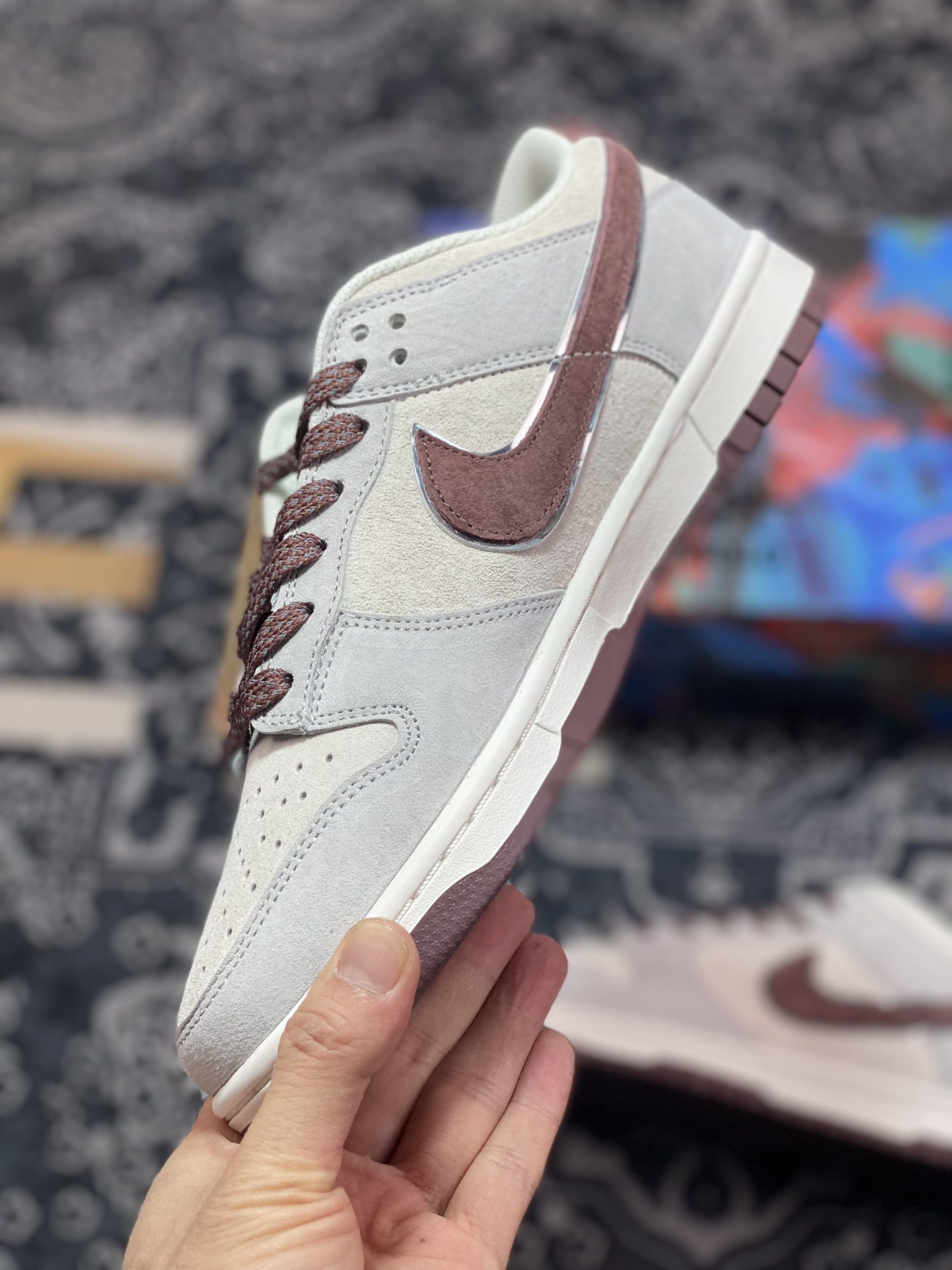 300 大友克洋/Otomo Katsuhiro x Nike SB Dunk Low"Steamboy OST"扣篮板鞋“麂皮浅灰酒红”DD0012-258