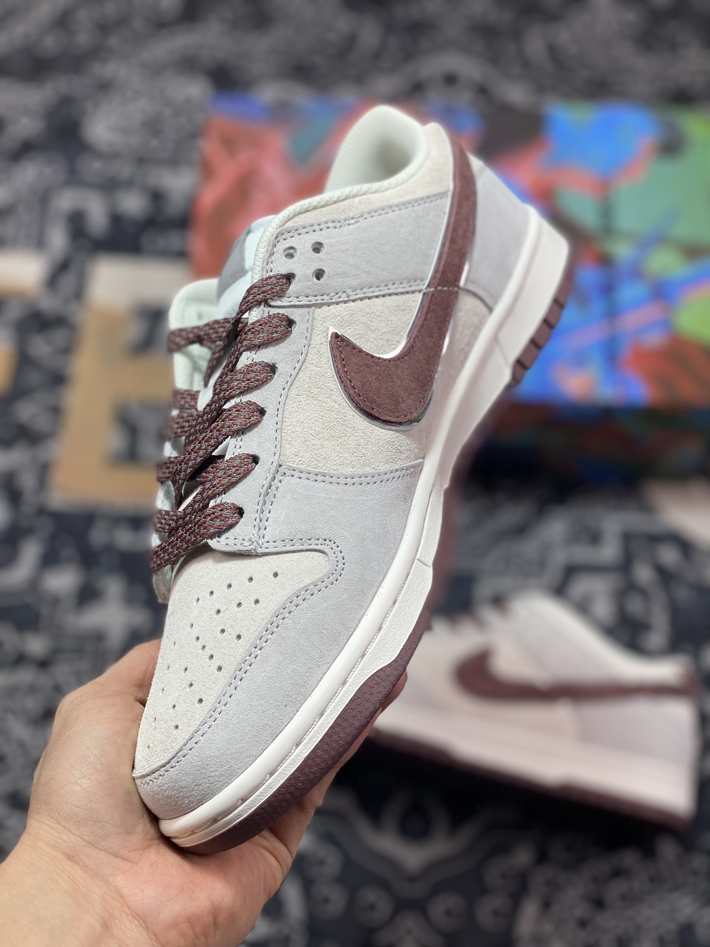 300 大友克洋/Otomo Katsuhiro x Nike SB Dunk Low"Steamboy OST"扣篮板鞋“麂皮浅灰酒红”DD0012-258