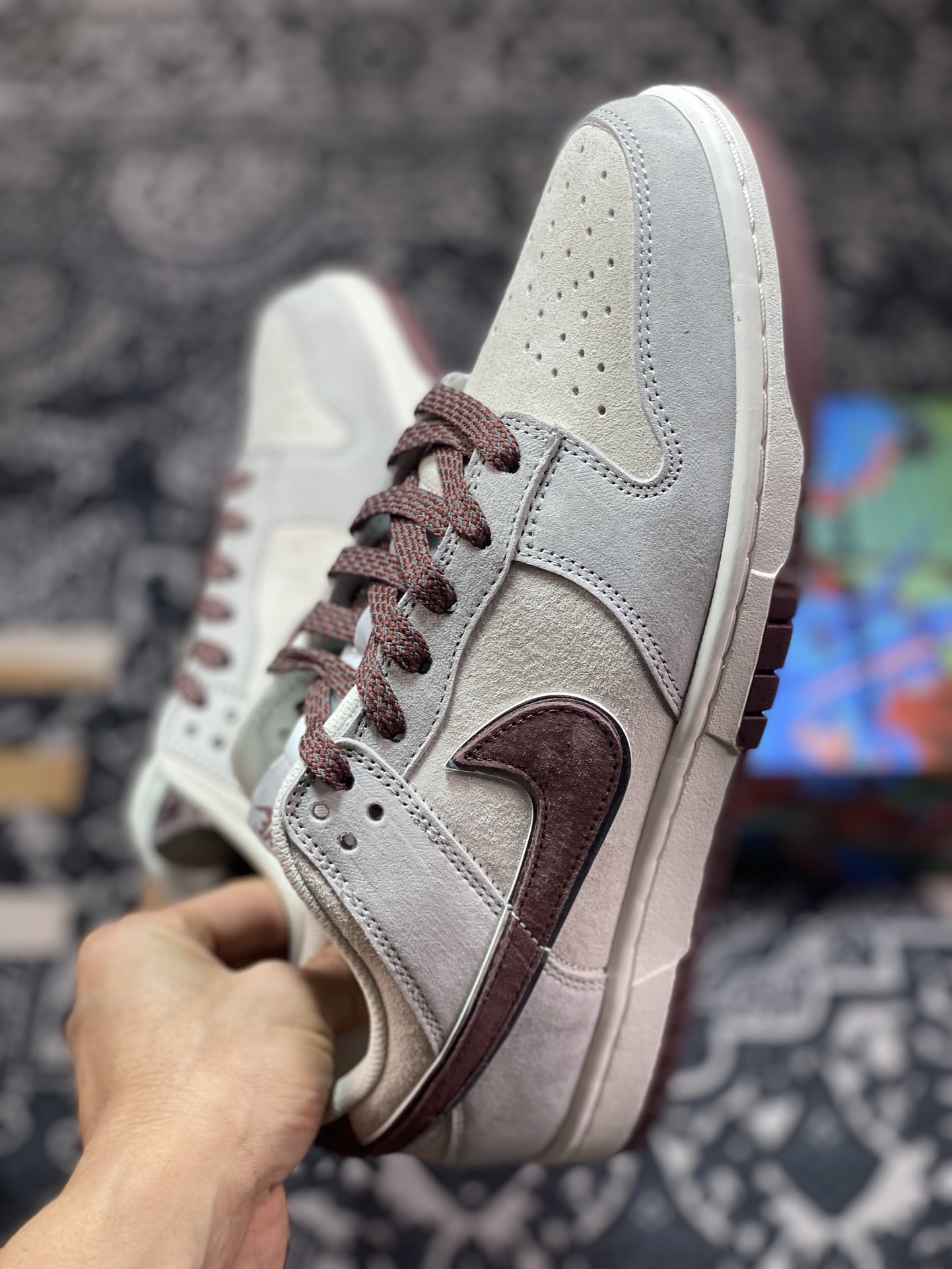 300 大友克洋/Otomo Katsuhiro x Nike SB Dunk Low"Steamboy OST"扣篮板鞋“麂皮浅灰酒红”DD0012-258