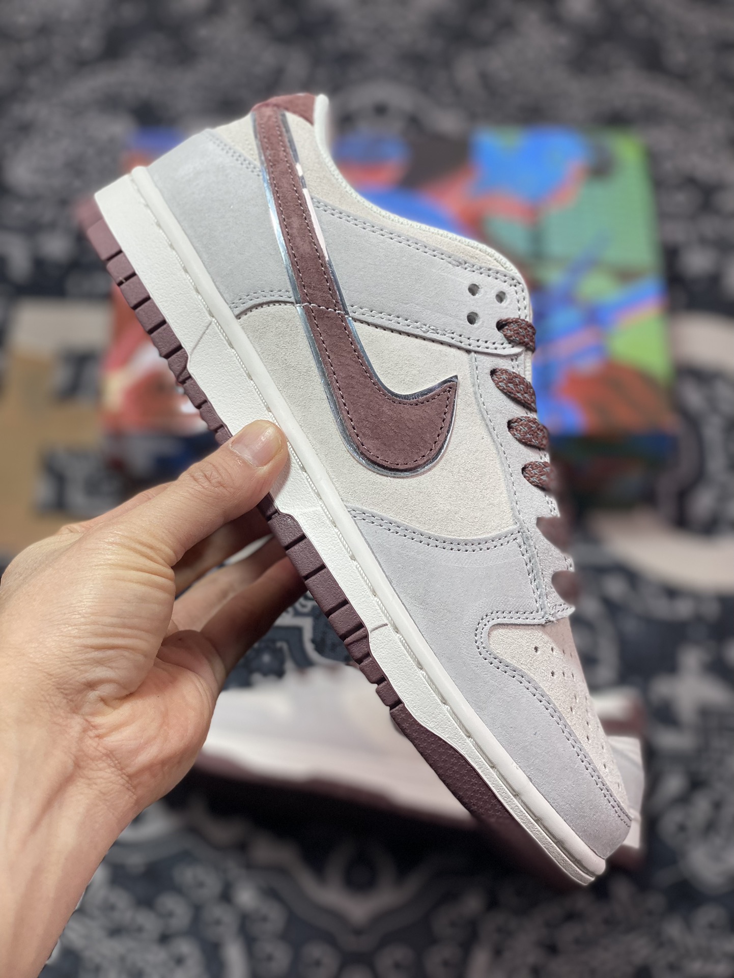 300 大友克洋/Otomo Katsuhiro x Nike SB Dunk Low"Steamboy OST"扣篮板鞋“麂皮浅灰酒红”DD0012-258