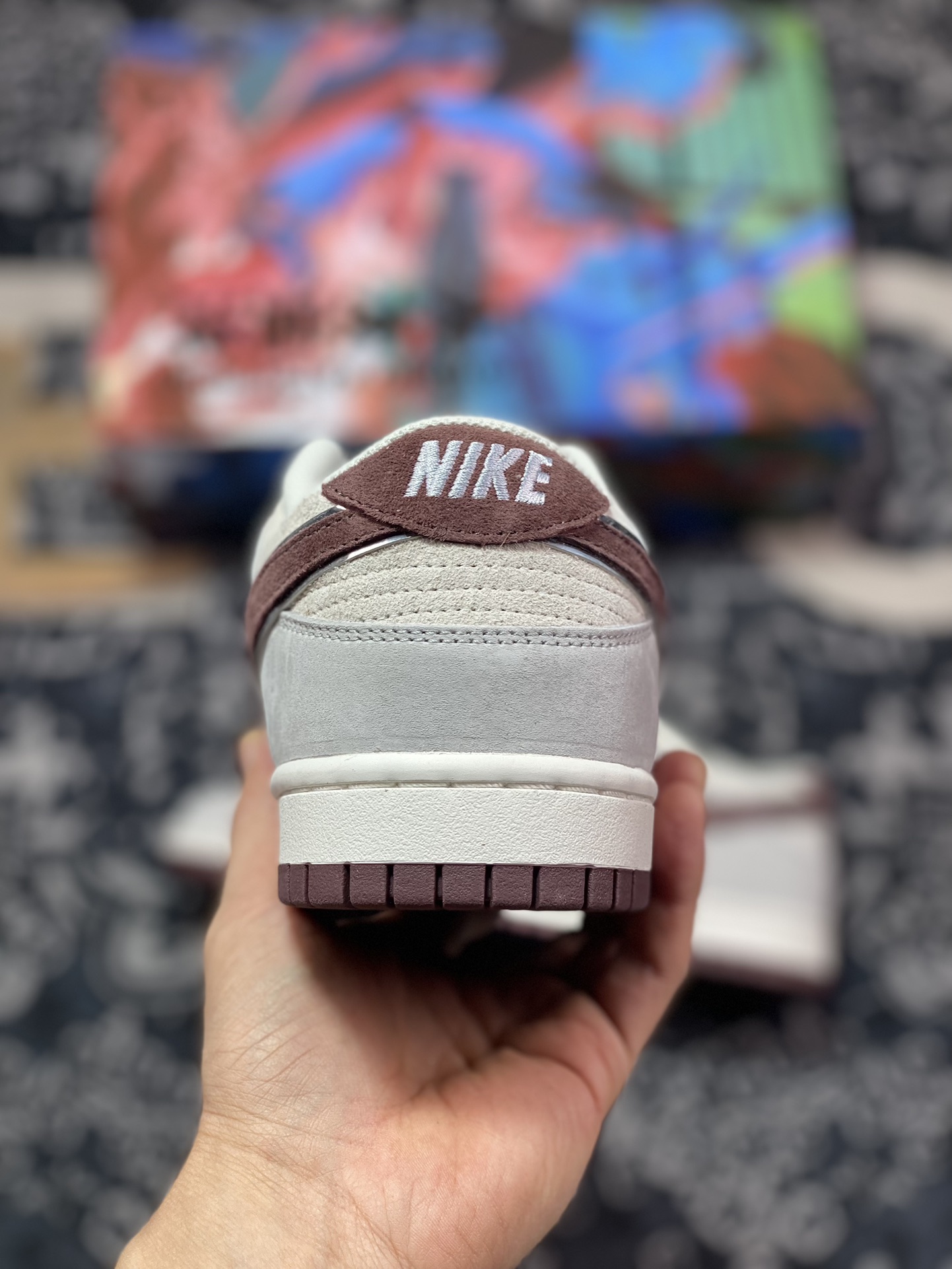 300 大友克洋/Otomo Katsuhiro x Nike SB Dunk Low"Steamboy OST"扣篮板鞋“麂皮浅灰酒红”DD0012-258