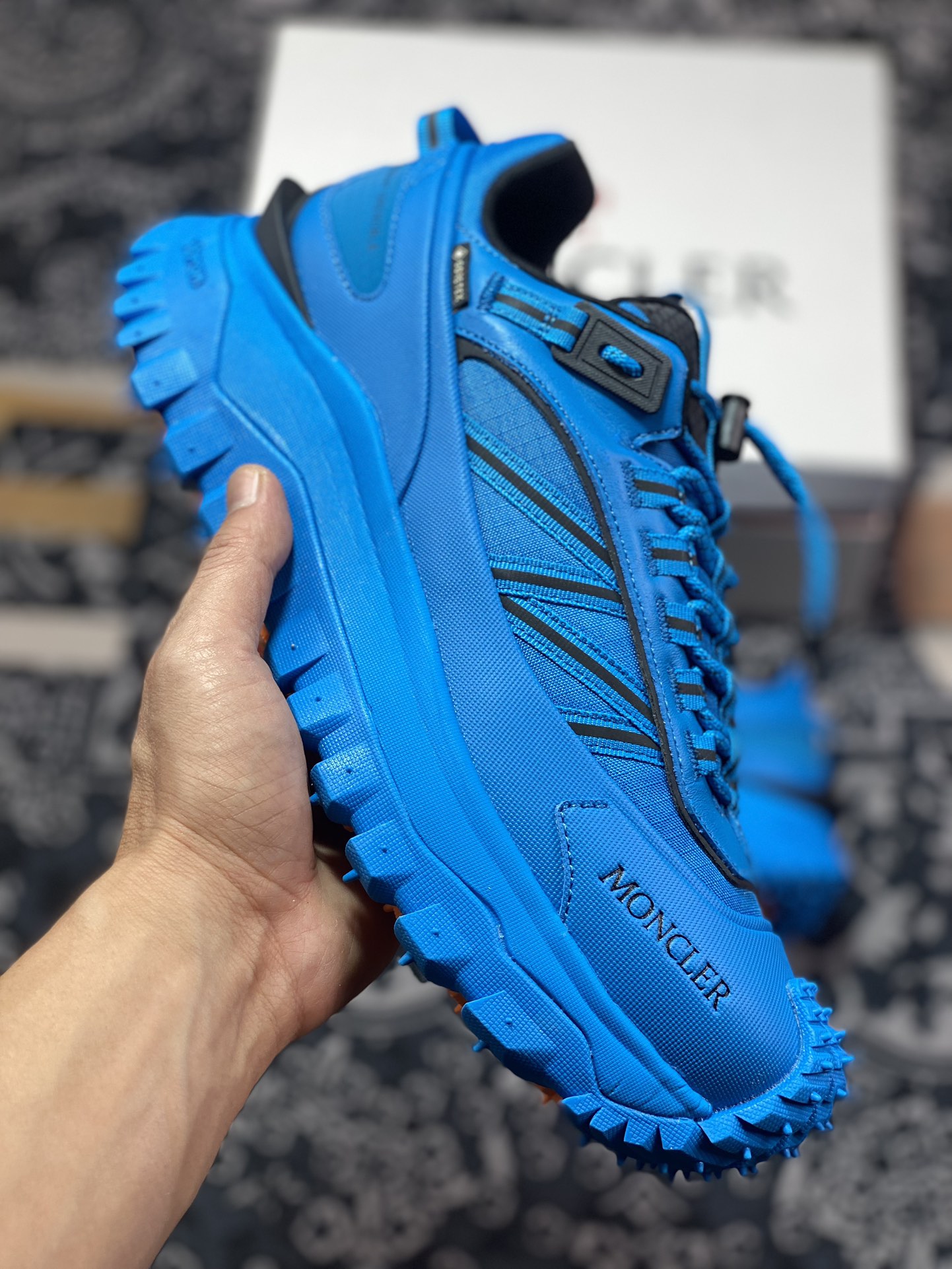 D2470  Moncler Trailgrip Gore-Tex 越野旅行系列低帮登山运动鞋“宝蓝黑” I209A4M00230M205872E