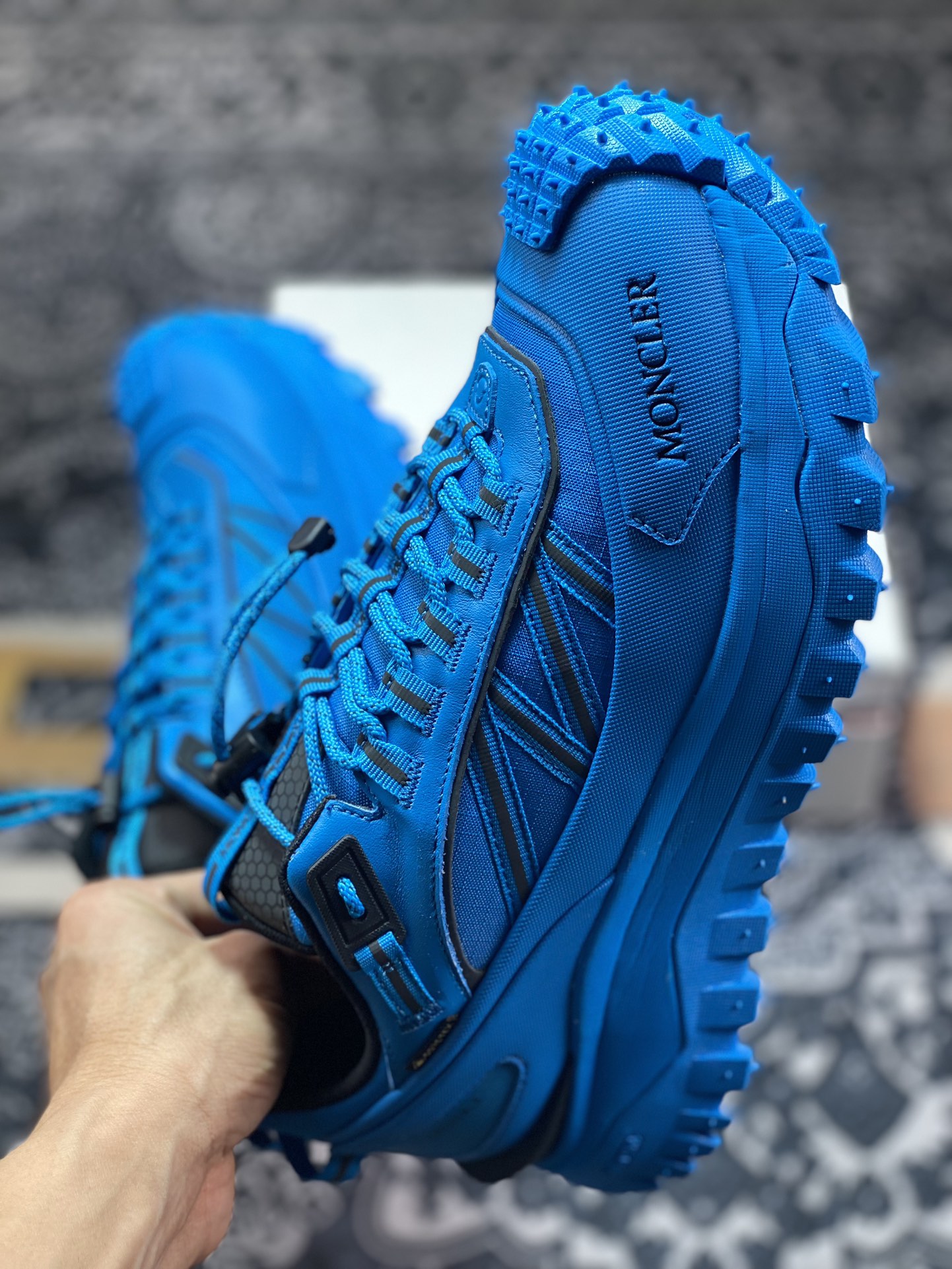 D2470  Moncler Trailgrip Gore-Tex 越野旅行系列低帮登山运动鞋“宝蓝黑” I209A4M00230M205872E