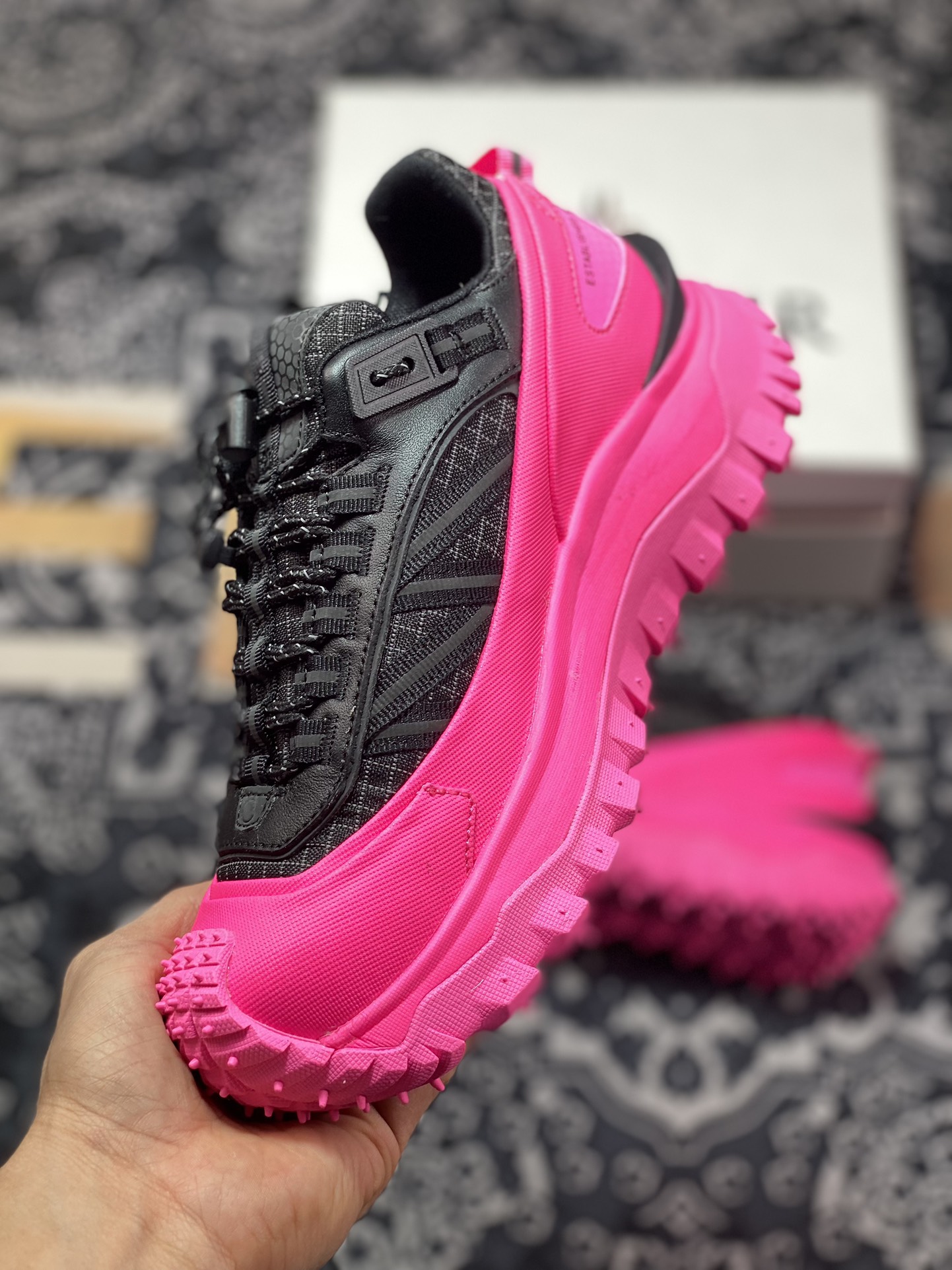 D2470  盟可睐(蒙口)Moncler Trailgrip Gore-Tex 越野旅行系列低帮登山运动鞋“拼色骚粉黑”I209B4M00060M2058P49