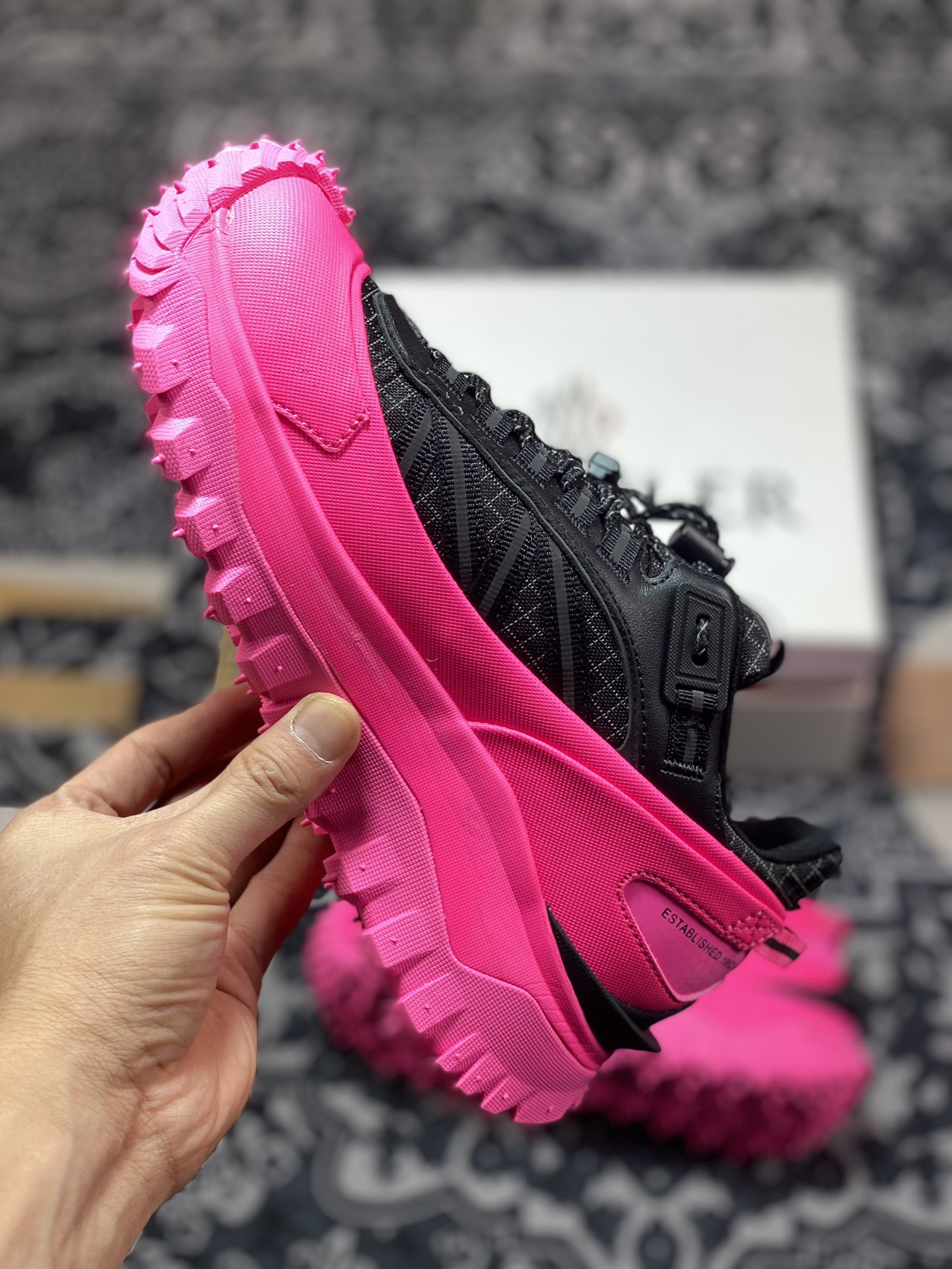 D2470  盟可睐(蒙口)Moncler Trailgrip Gore-Tex 越野旅行系列低帮登山运动鞋“拼色骚粉黑”I209B4M00060M2058P49