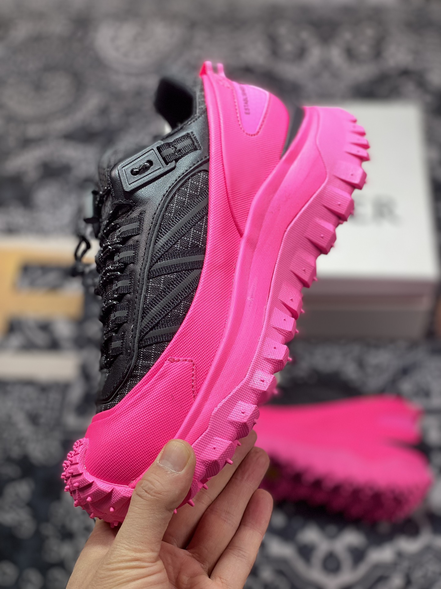 D2470  盟可睐(蒙口)Moncler Trailgrip Gore-Tex 越野旅行系列低帮登山运动鞋“拼色骚粉黑”I209B4M00060M2058P49
