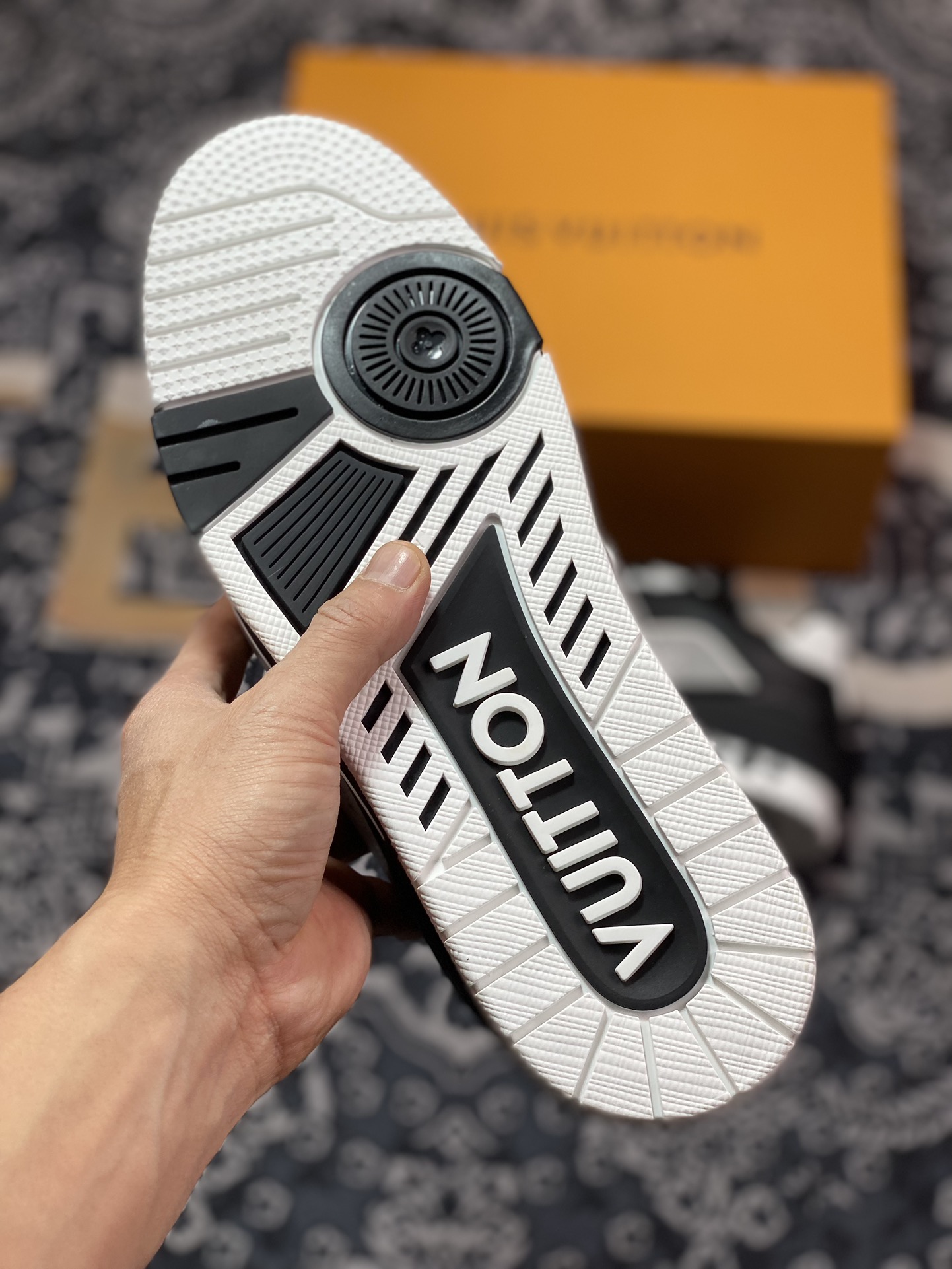 LV路易威登Louis Vuitton Trainer Sneaker Low休闲运动文化百搭篮球板鞋