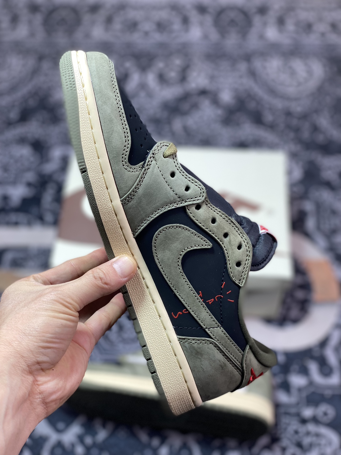 Travis Scott x Nike Air Jordan 1 Low OG”Black/Olive”AJ1乔丹一代经典低帮篮球鞋“TS联名橄榄绿黑白倒钩7.0”DM7866-002