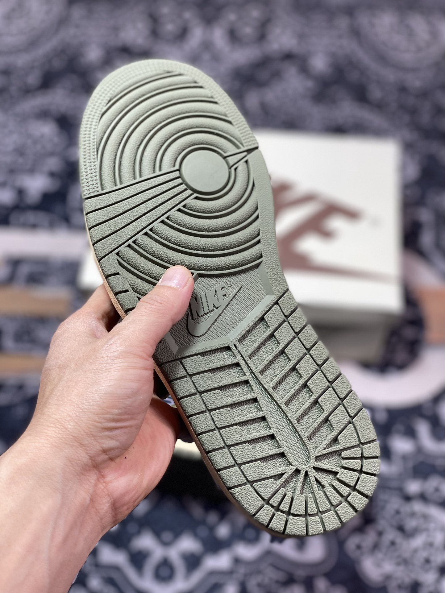 Travis Scott x Nike Air Jordan 1 Low OG”Black/Olive”AJ1乔丹一代经典低帮篮球鞋“TS联名橄榄绿黑白倒钩7.0”DM7866-002