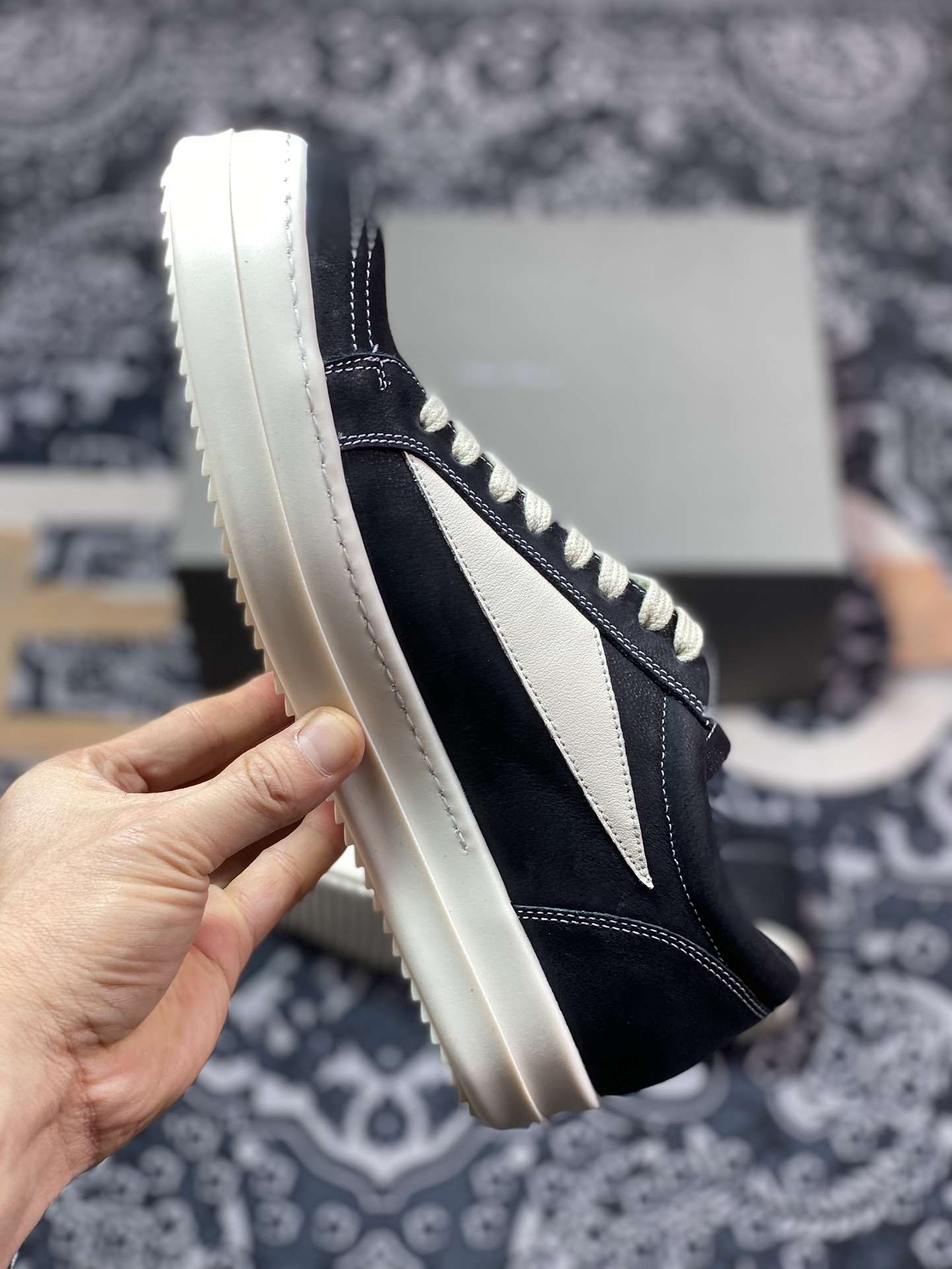 优选 原装级别Rickowens 牛皮渠道皮料 黑白色