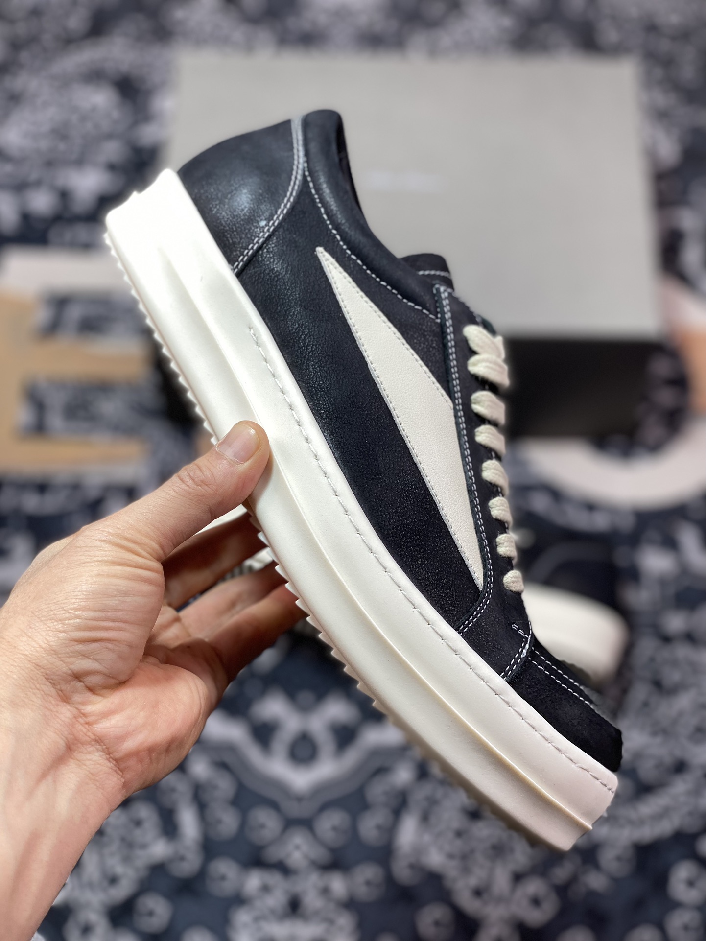 优选 原装级别Rickowens 牛皮渠道皮料 黑白色