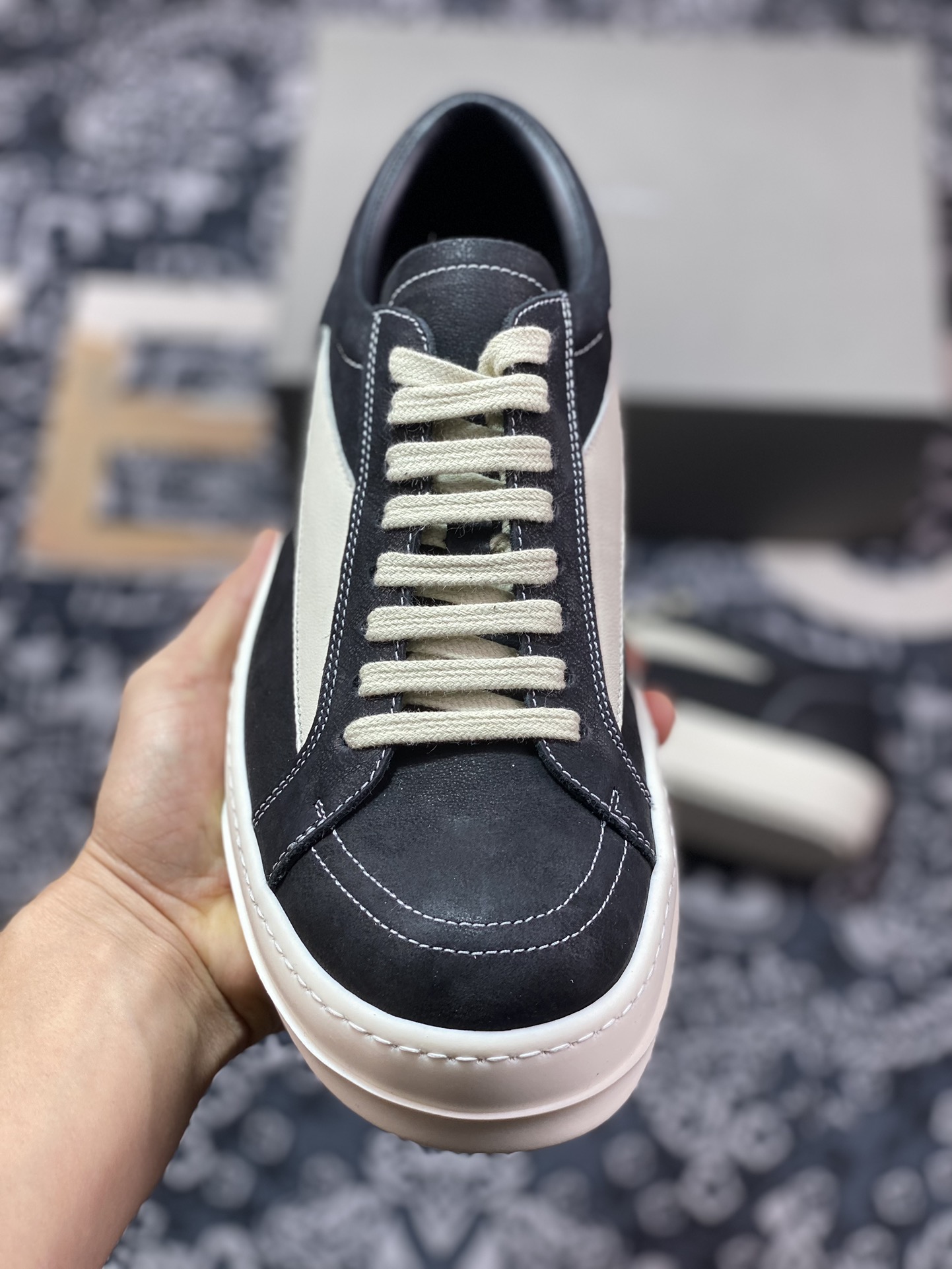 优选 原装级别Rickowens 牛皮渠道皮料 黑白色