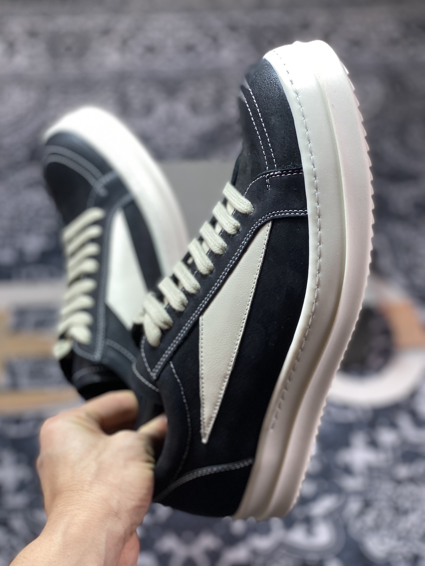 优选 原装级别Rickowens 牛皮渠道皮料 黑白色