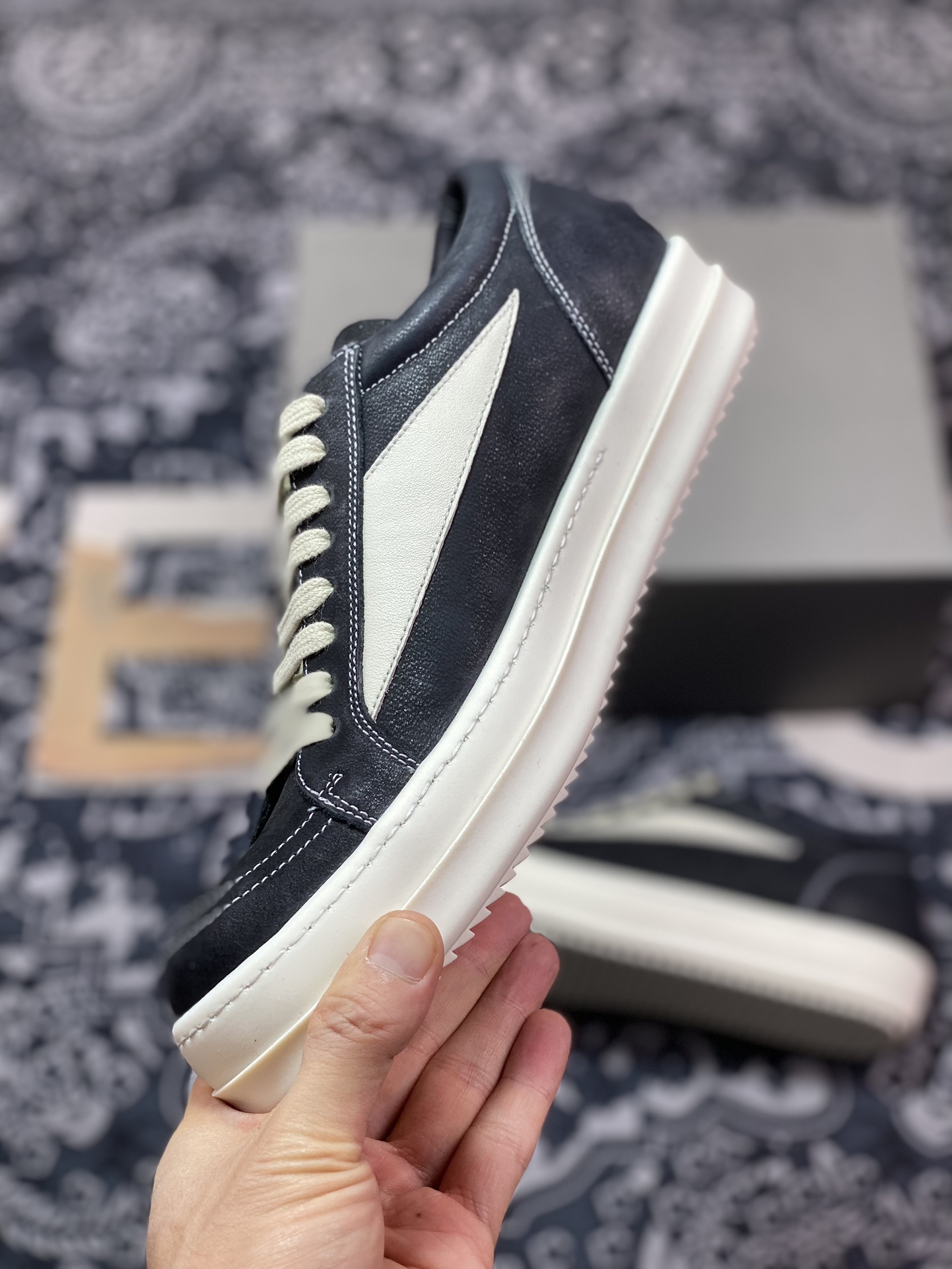 优选 原装级别Rickowens 牛皮渠道皮料 黑白色