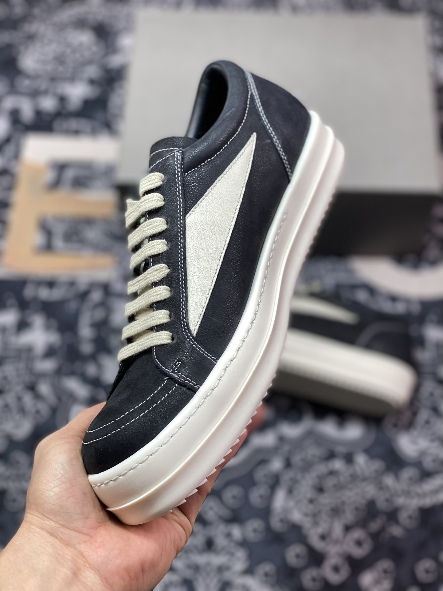 优选 原装级别Rickowens 牛皮渠道皮料 黑白色
