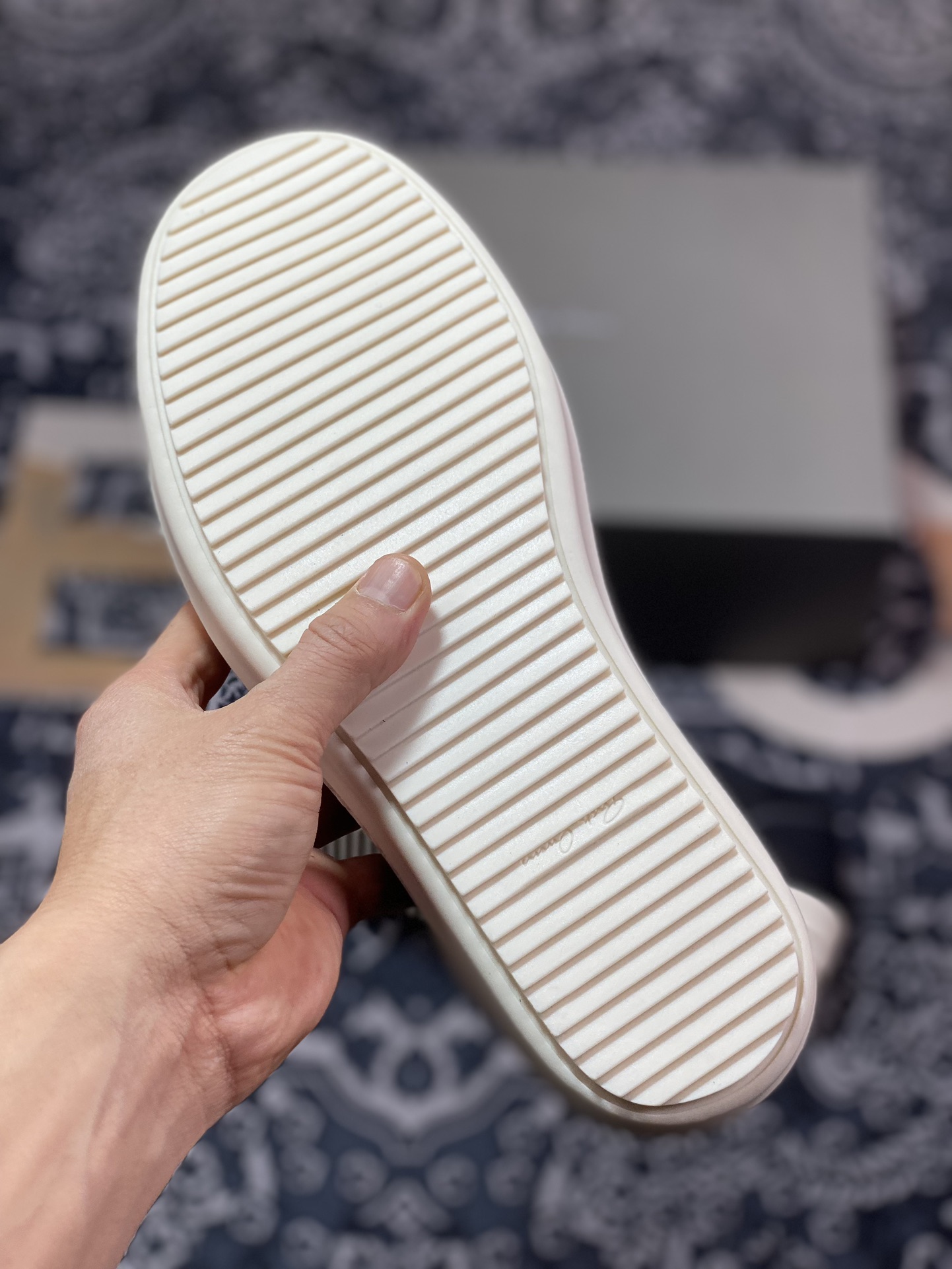 优选 原装级别Rickowens 牛皮渠道皮料 黑白色