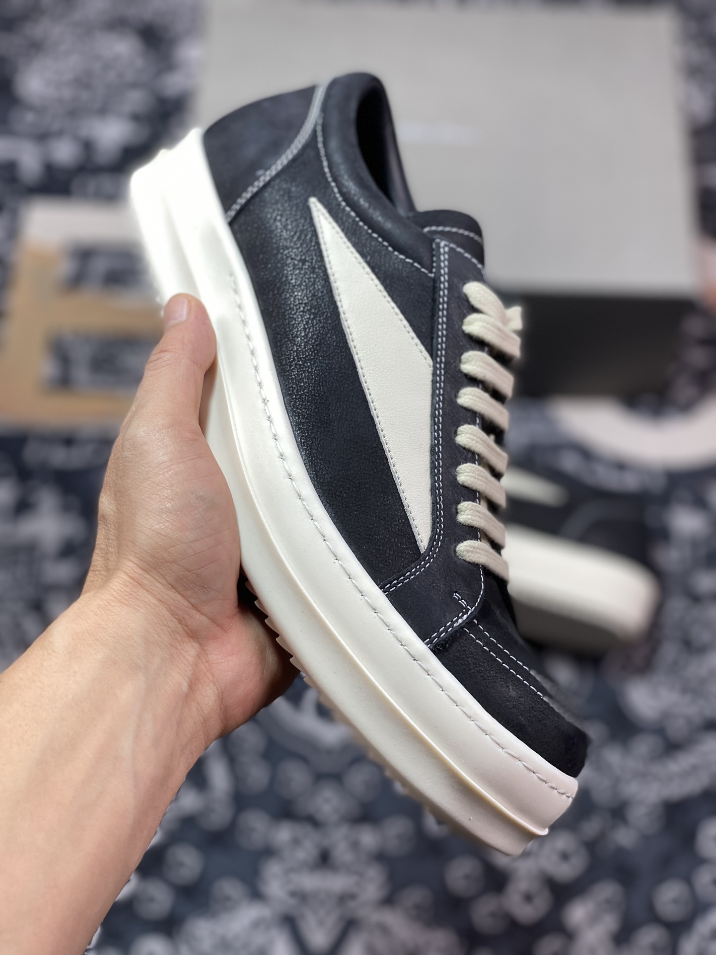 优选 原装级别Rickowens 牛皮渠道皮料 黑白色