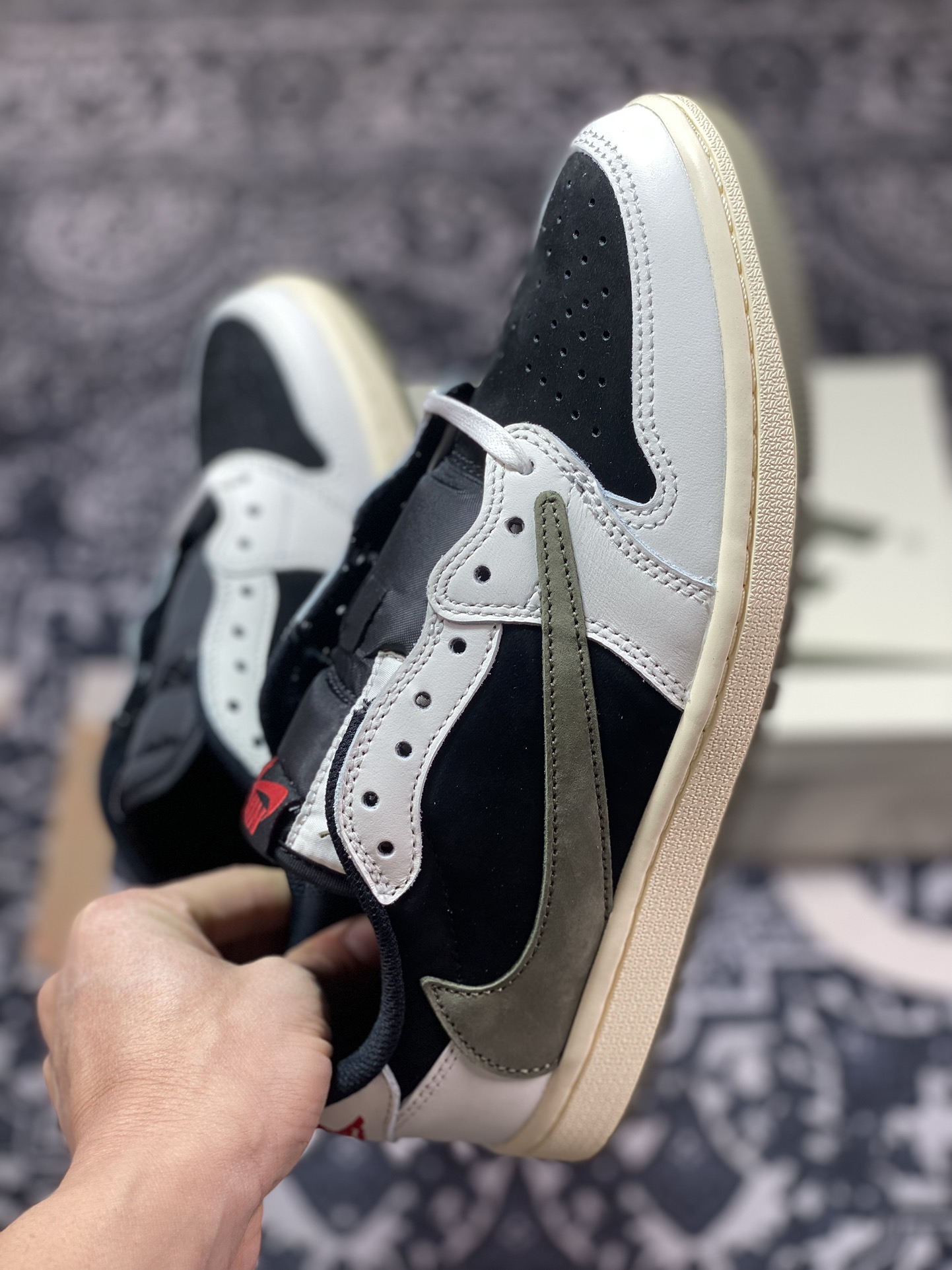C9450  优选 市售天花板 纯原混卖版本Travis Scott x Air Jordan 1 Low ” Olive ” 黑绿橄榄 TS联名倒钩 AJ1乔1 低帮文化篮球鞋 DZ4137-106