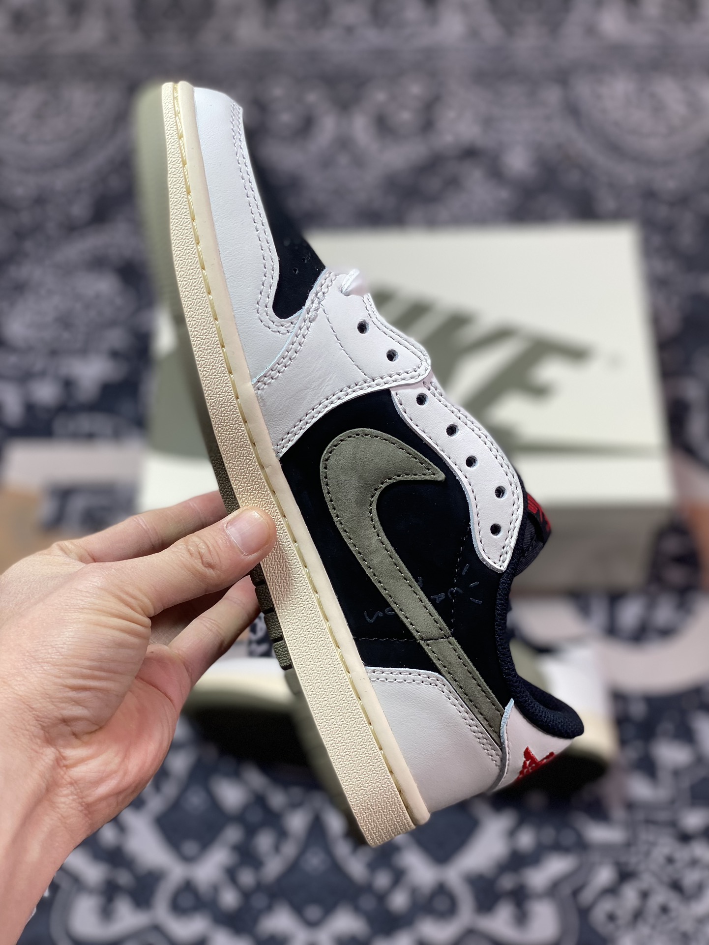 C9450  优选 市售天花板 纯原混卖版本Travis Scott x Air Jordan 1 Low ” Olive ” 黑绿橄榄 TS联名倒钩 AJ1乔1 低帮文化篮球鞋 DZ4137-106