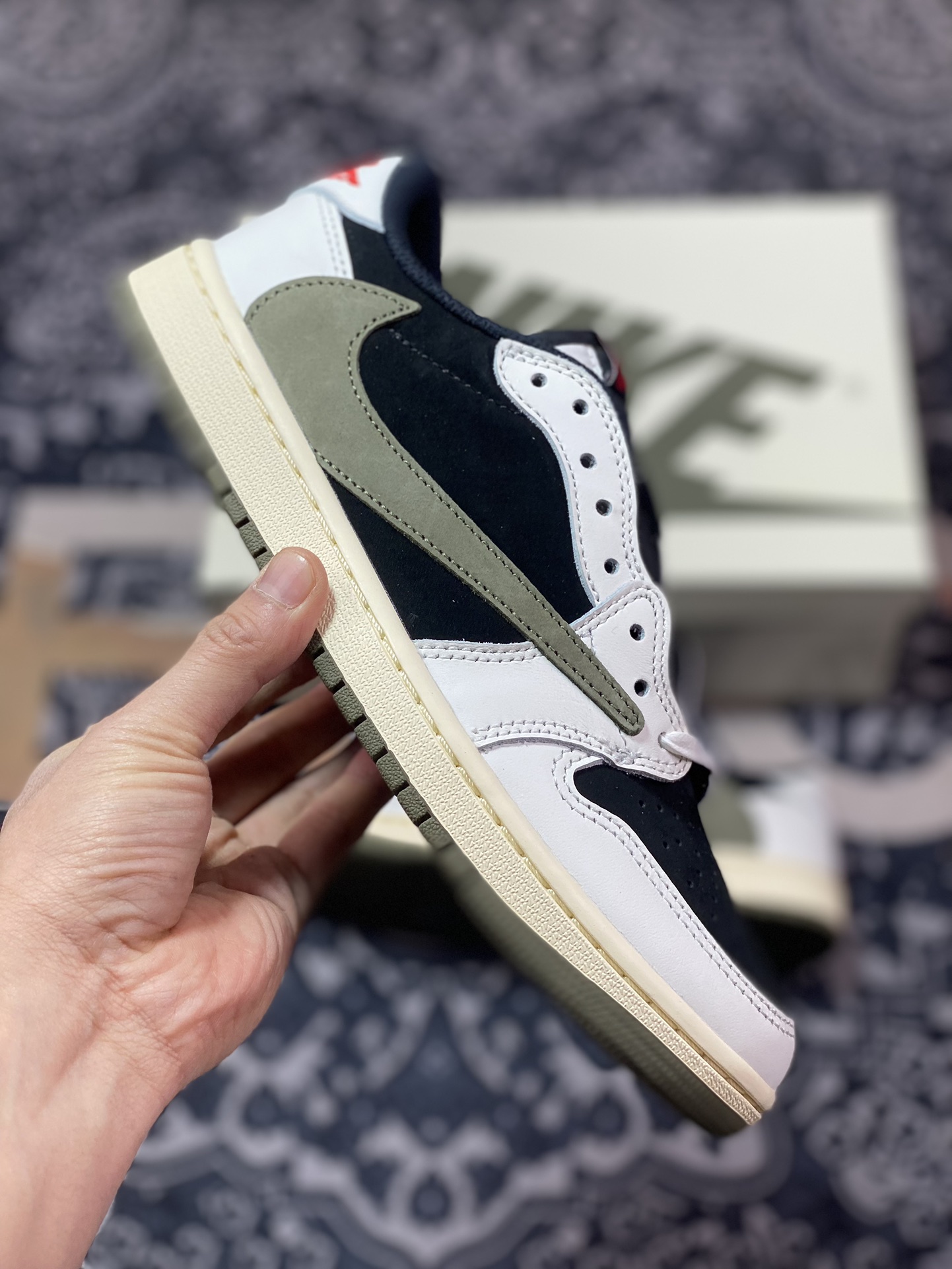 C9450  优选 市售天花板 纯原混卖版本Travis Scott x Air Jordan 1 Low ” Olive ” 黑绿橄榄 TS联名倒钩 AJ1乔1 低帮文化篮球鞋 DZ4137-106