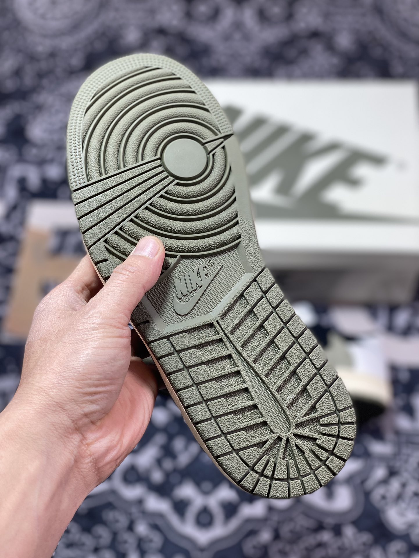 C9450  优选 市售天花板 纯原混卖版本Travis Scott x Air Jordan 1 Low ” Olive ” 黑绿橄榄 TS联名倒钩 AJ1乔1 低帮文化篮球鞋 DZ4137-106