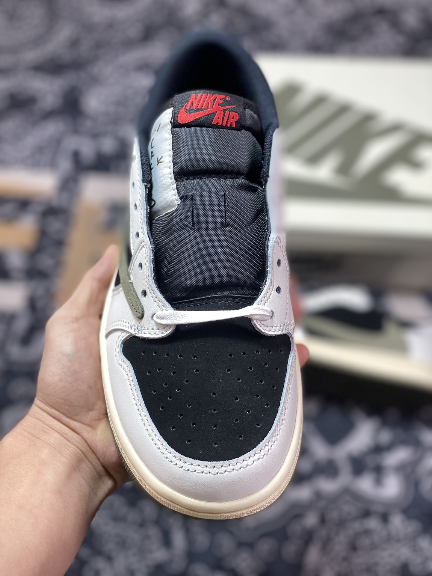 C9450  优选 市售天花板 纯原混卖版本Travis Scott x Air Jordan 1 Low ” Olive ” 黑绿橄榄 TS联名倒钩 AJ1乔1 低帮文化篮球鞋 DZ4137-106