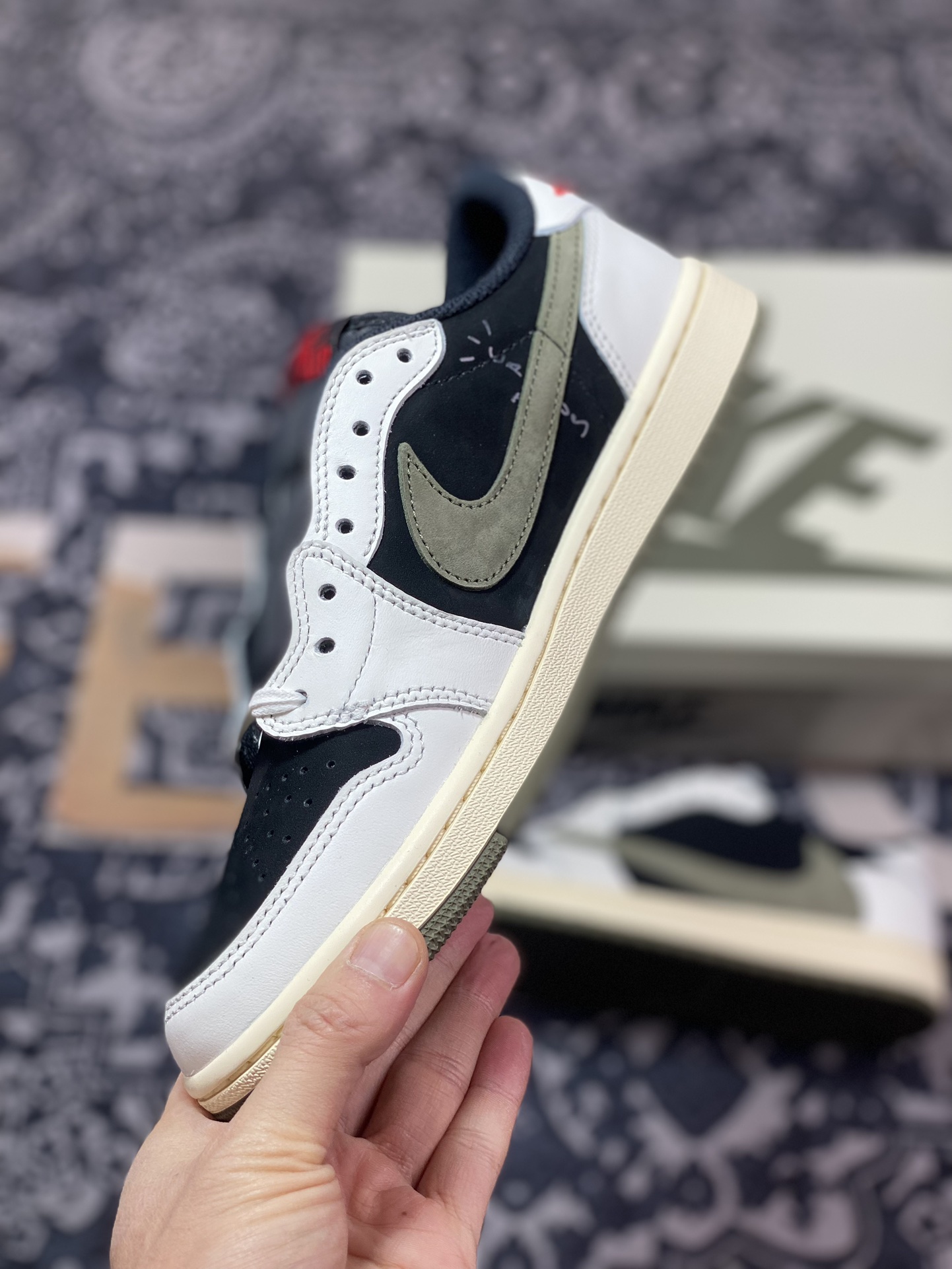 C9450  优选 市售天花板 纯原混卖版本Travis Scott x Air Jordan 1 Low ” Olive ” 黑绿橄榄 TS联名倒钩 AJ1乔1 低帮文化篮球鞋 DZ4137-106