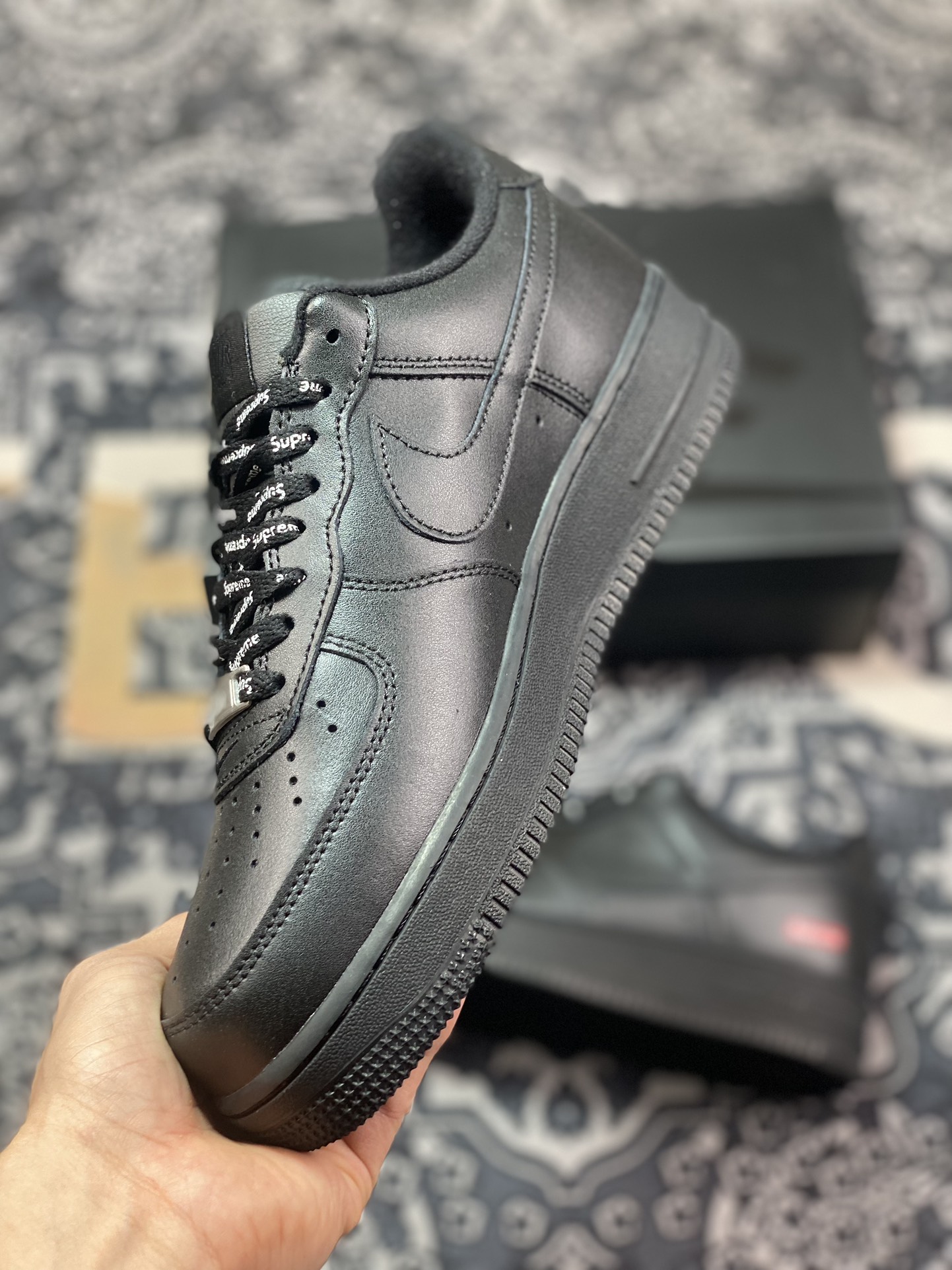 240 Supreme x Nike Air Force 1'07 Low"Black"空军一号经典低帮板鞋“皮革黑红LOGO”CU9225-001