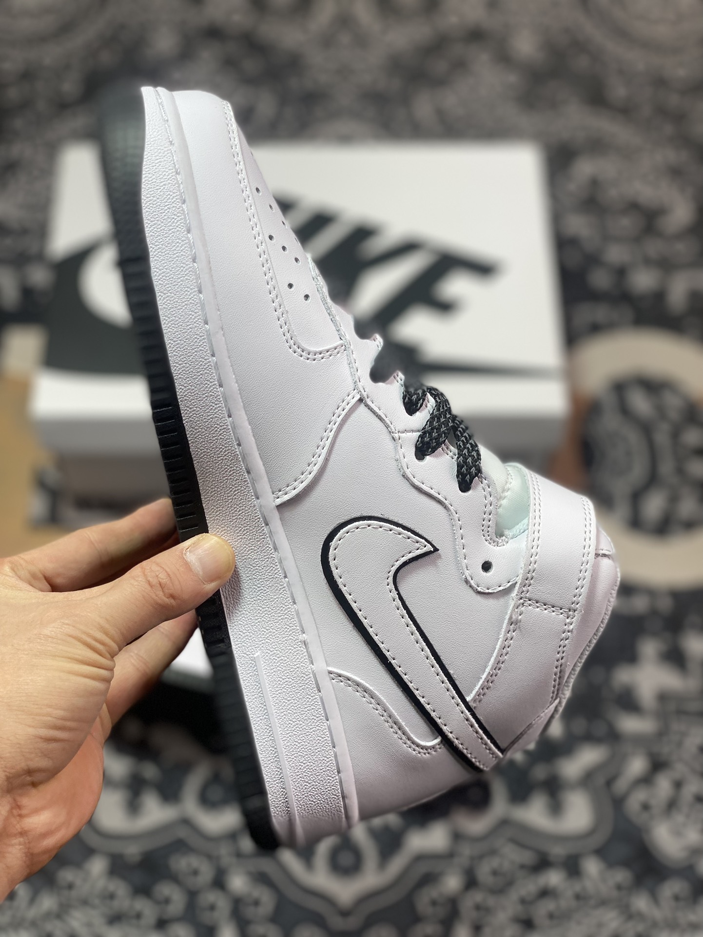 260 耐克Nike Air Force 1’07 Mid "White/Black"空军一号板鞋“皮革白黑叠钩”WP5623-835