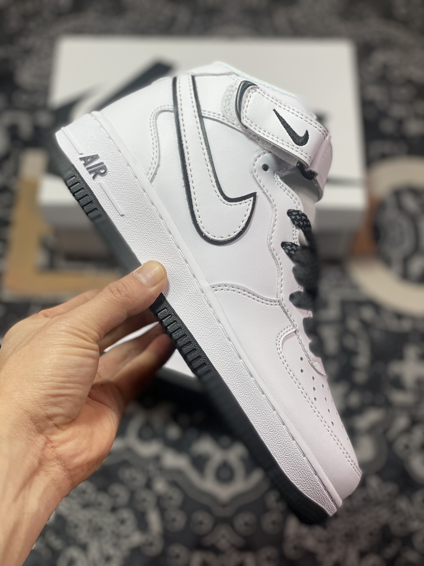 260 耐克Nike Air Force 1’07 Mid "White/Black"空军一号板鞋“皮革白黑叠钩”WP5623-835