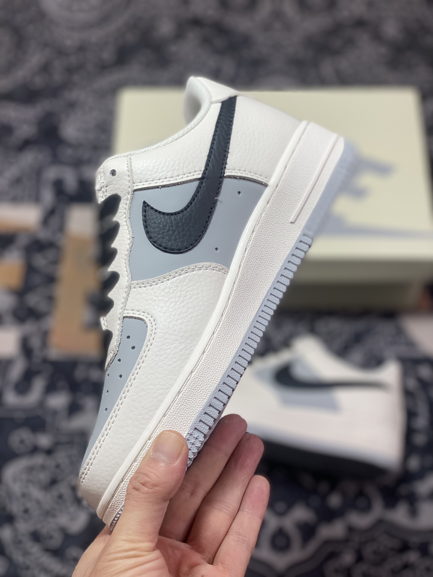 240 耐克Nike By You Air Force 1'07 Low Retro SP空军一号板鞋“皮革拼接米白浅灰黑钩子”TQ9685-785