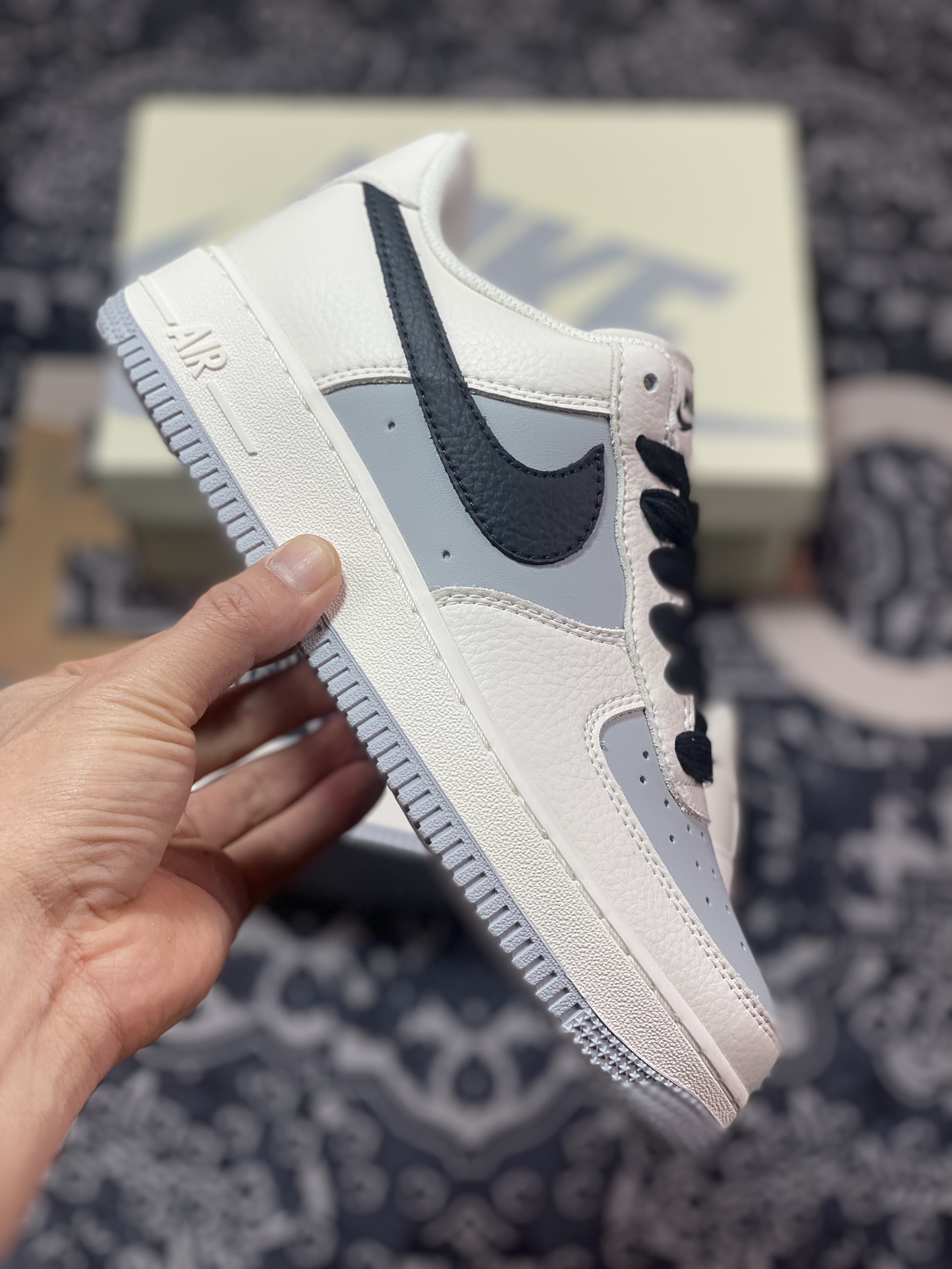 240 耐克Nike By You Air Force 1'07 Low Retro SP空军一号板鞋“皮革拼接米白浅灰黑钩子”TQ9685-785