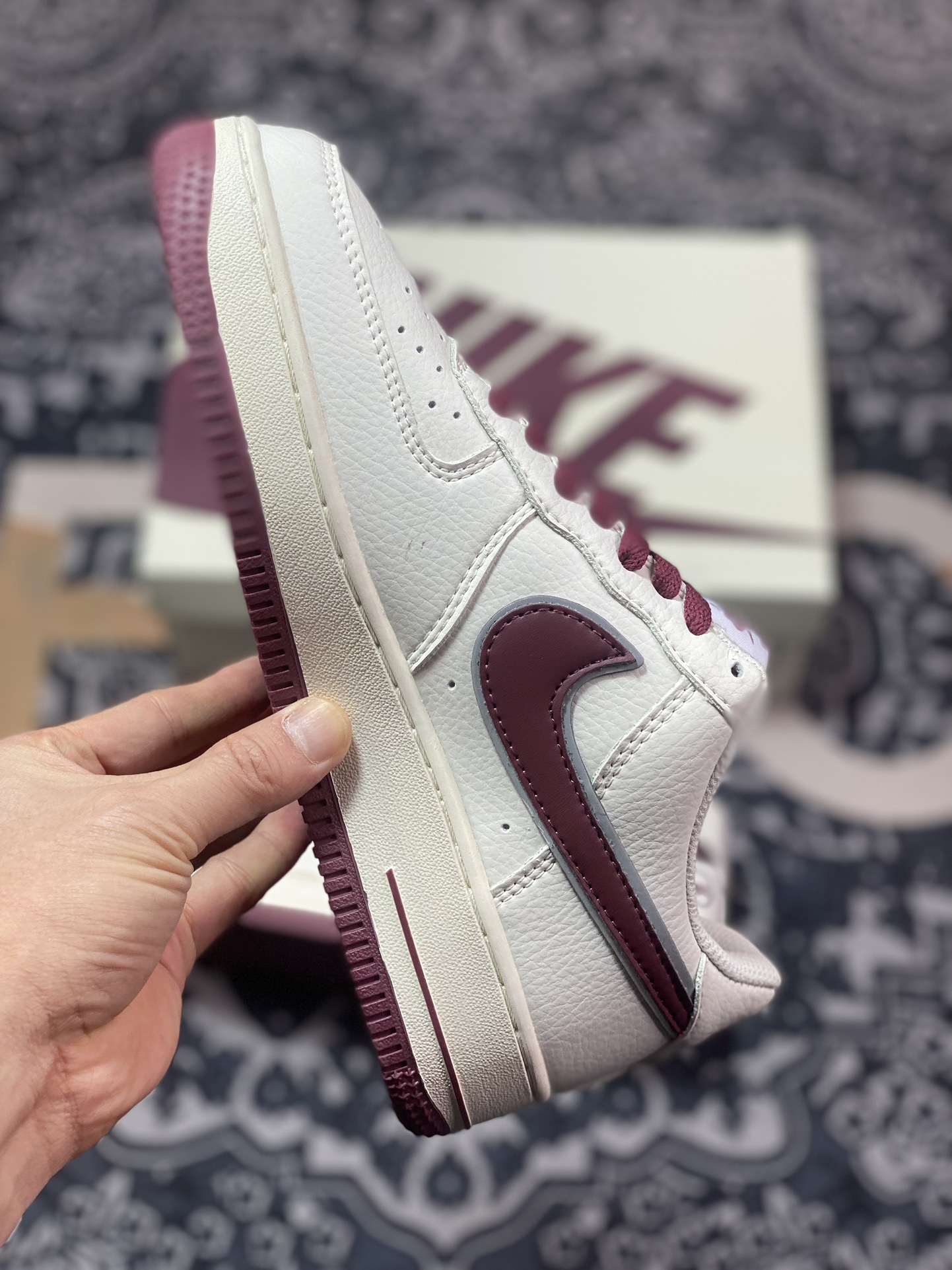 240 耐克Nike Air Force 1'07 Low EMB"Beige/Wine Red/Hoops/Mini Swoosh"空军一号板鞋“米白酒红银Hoops刺绣小钩”HP2369-009