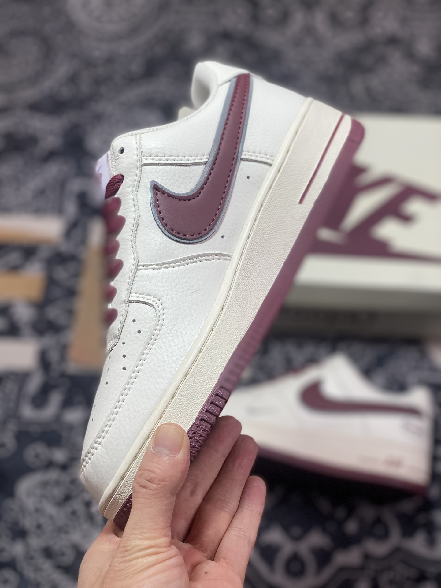 240 耐克Nike Air Force 1'07 Low EMB"Beige/Wine Red/Hoops/Mini Swoosh"空军一号板鞋“米白酒红银Hoops刺绣小钩”HP2369-009