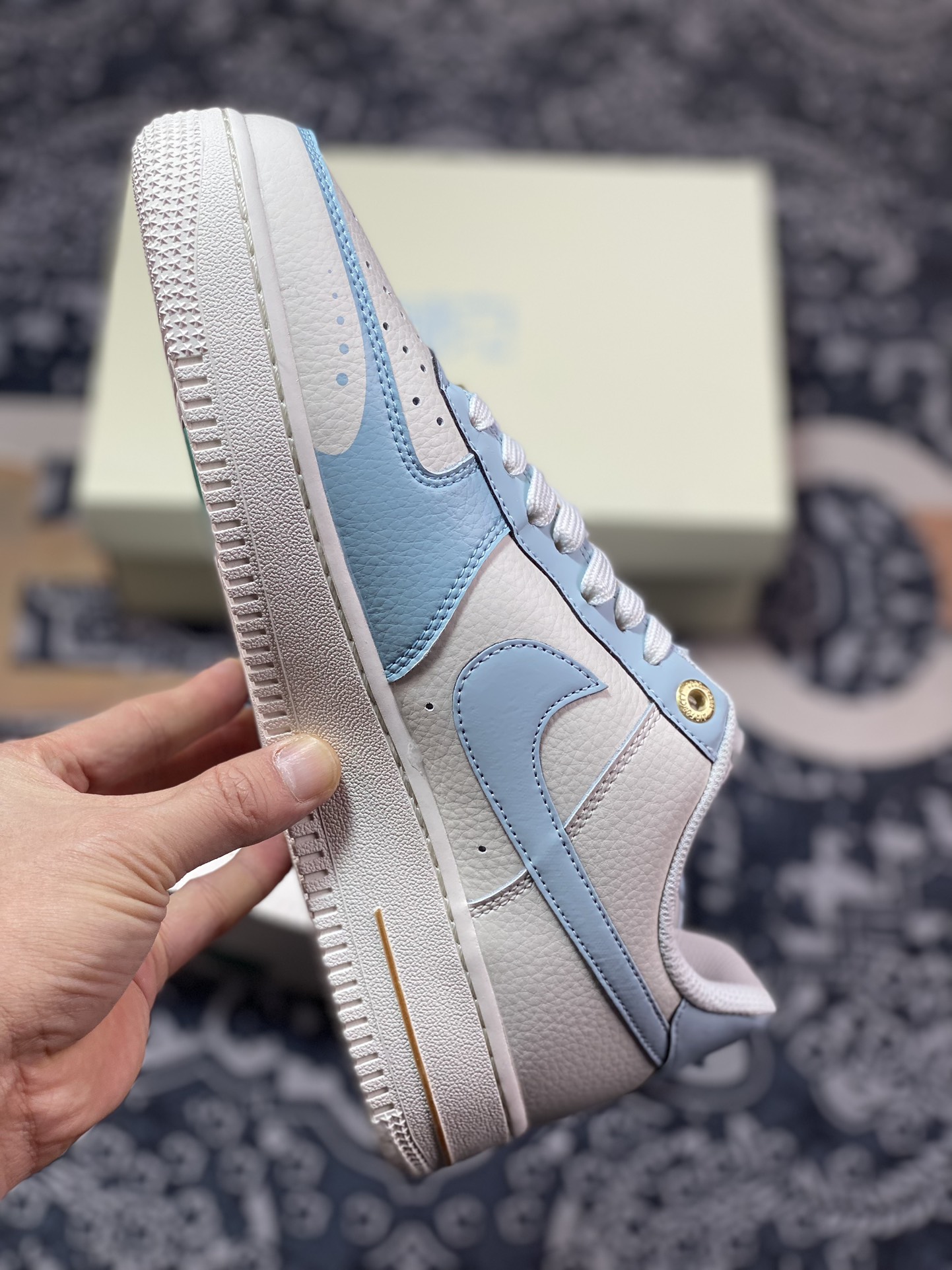 240 耐克Nike Air Force 1'07"40th Anniversary/Beige/Light Blue"空军一号板鞋“40周年版米白浅蓝涂鸦小钩”DQ7582-101