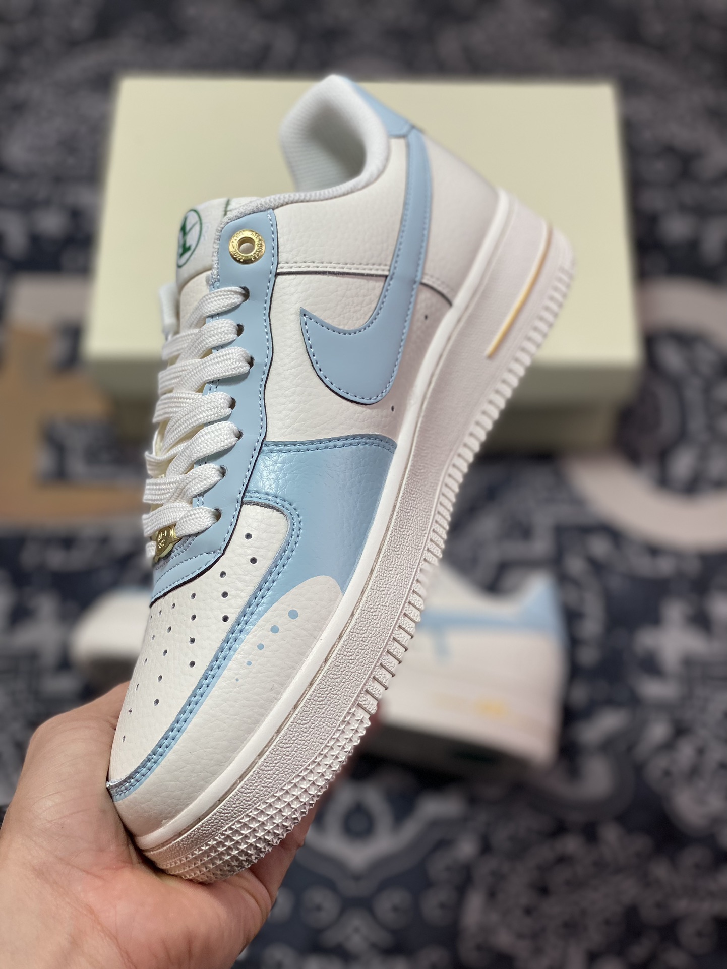 240 耐克Nike Air Force 1'07"40th Anniversary/Beige/Light Blue"空军一号板鞋“40周年版米白浅蓝涂鸦小钩”DQ7582-101