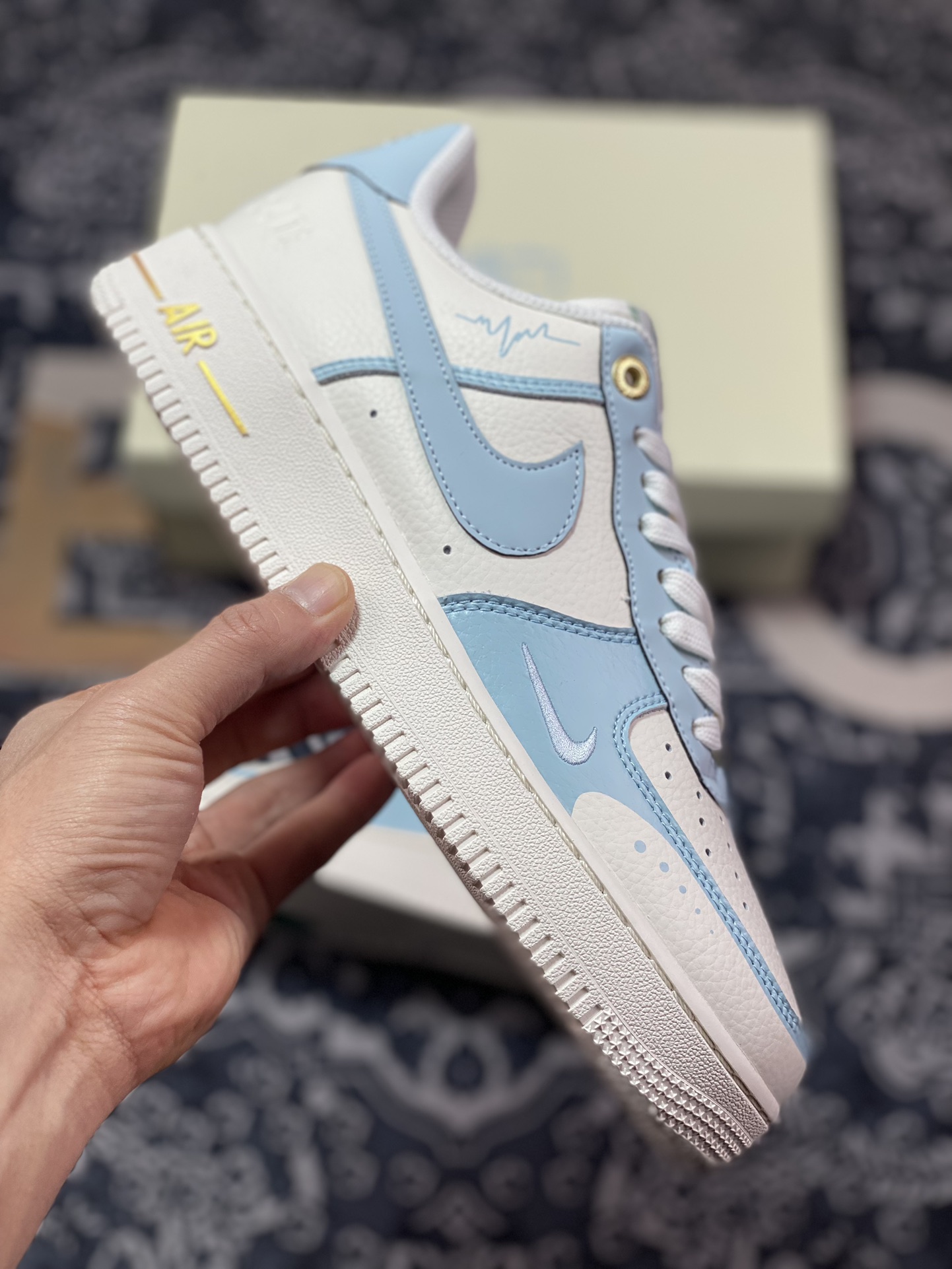 240 耐克Nike Air Force 1'07"40th Anniversary/Beige/Light Blue"空军一号板鞋“40周年版米白浅蓝涂鸦小钩”DQ7582-101