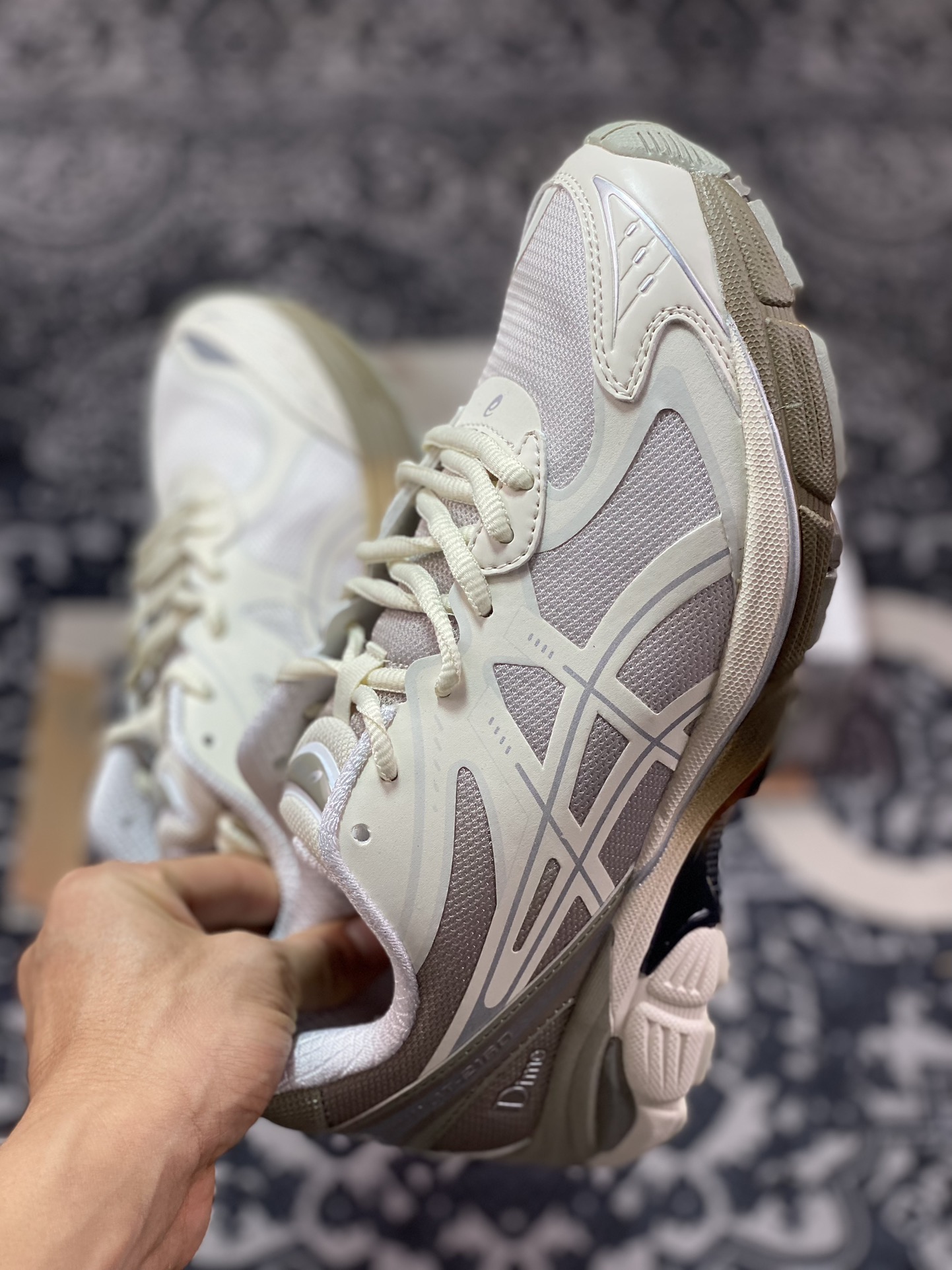 180 Dime x 亚瑟士/Asics GT-2160 系列低帮慢跑鞋“联名米白灰渐变灰绿”1201A887-100