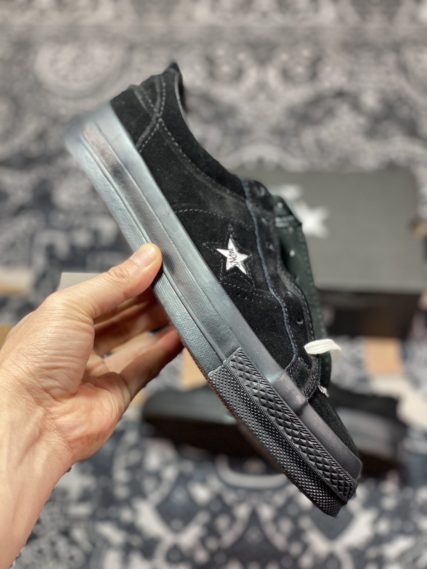 160   重磅回归军事机车余文乐品牌再度联名 MADNESS x Converse One Star  一星低帮硫化百搭板鞋“雪花植绒黑米白” 161027c