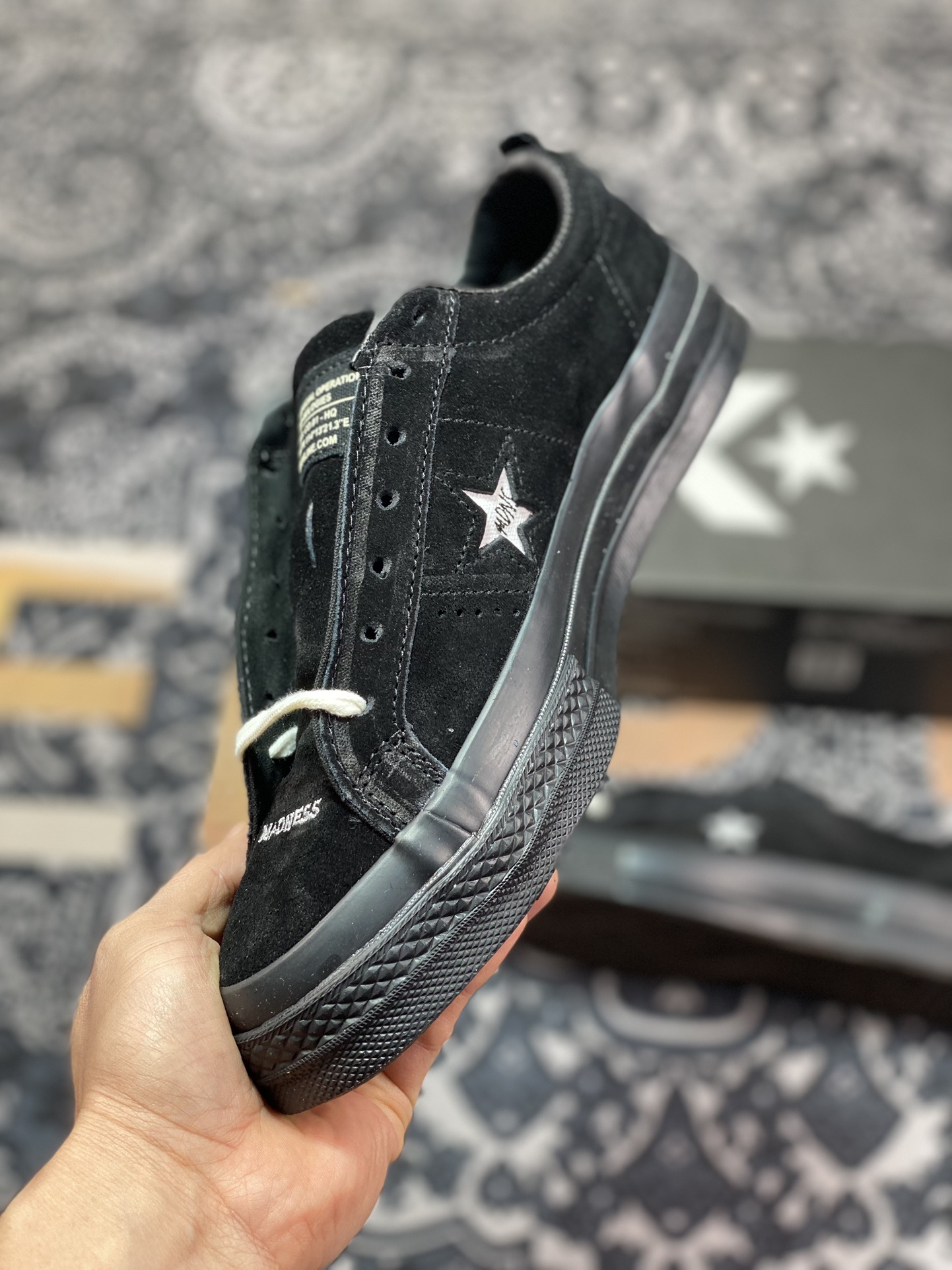 160   重磅回归军事机车余文乐品牌再度联名 MADNESS x Converse One Star  一星低帮硫化百搭板鞋“雪花植绒黑米白” 161027c