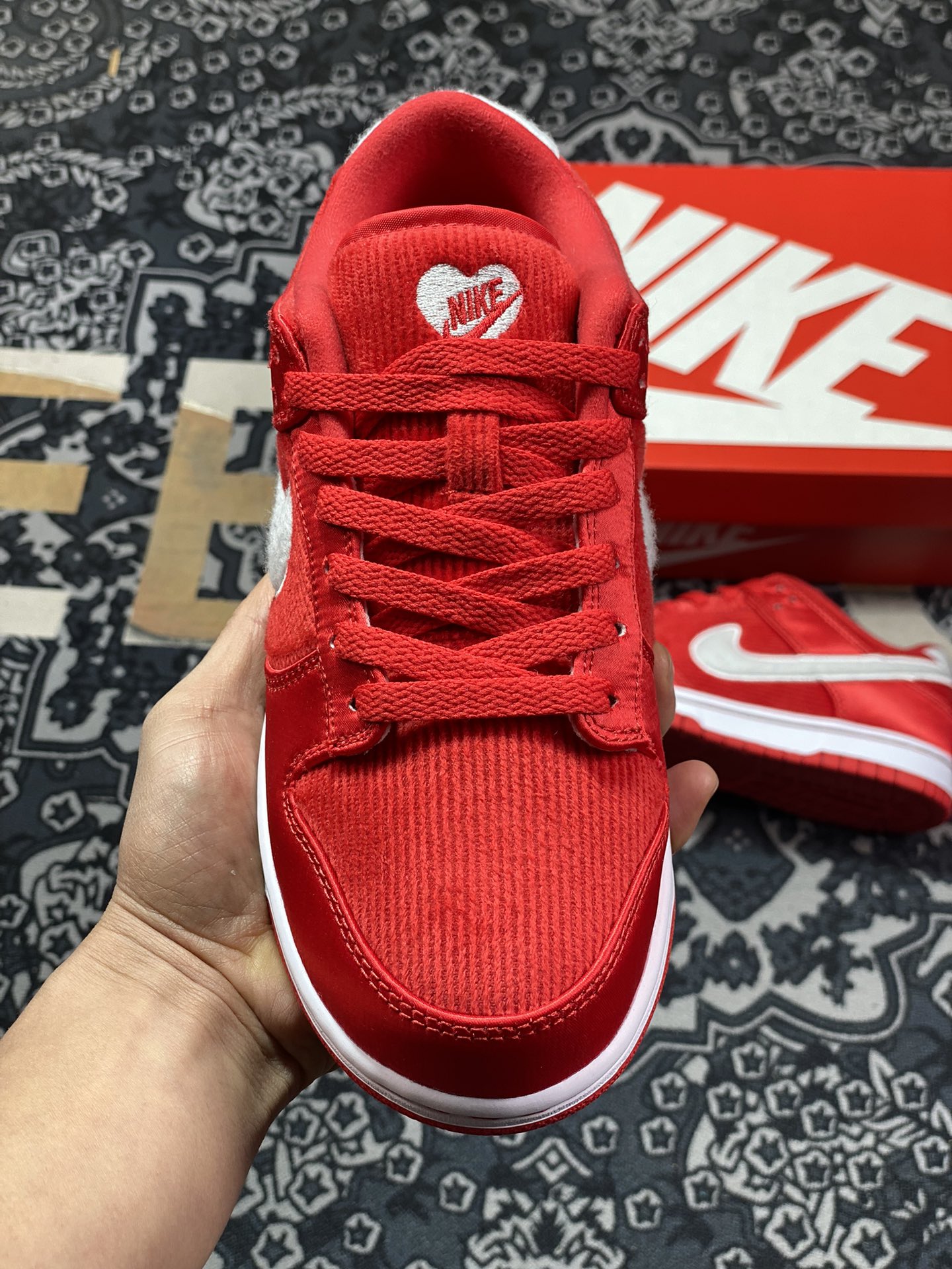 280 耐克Nike SB Dunk Low GS"Valentine’s Day"扣篮板鞋“丝绸白红情人节”FZ3548-612