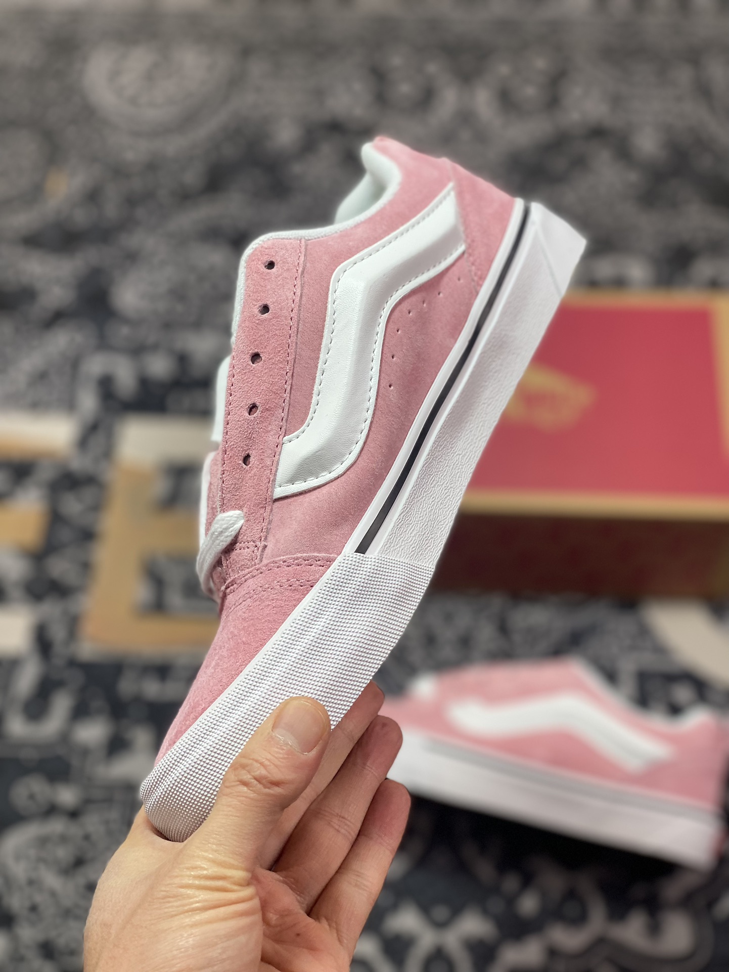 150   Vans Classics Knu Skool 面包鞋