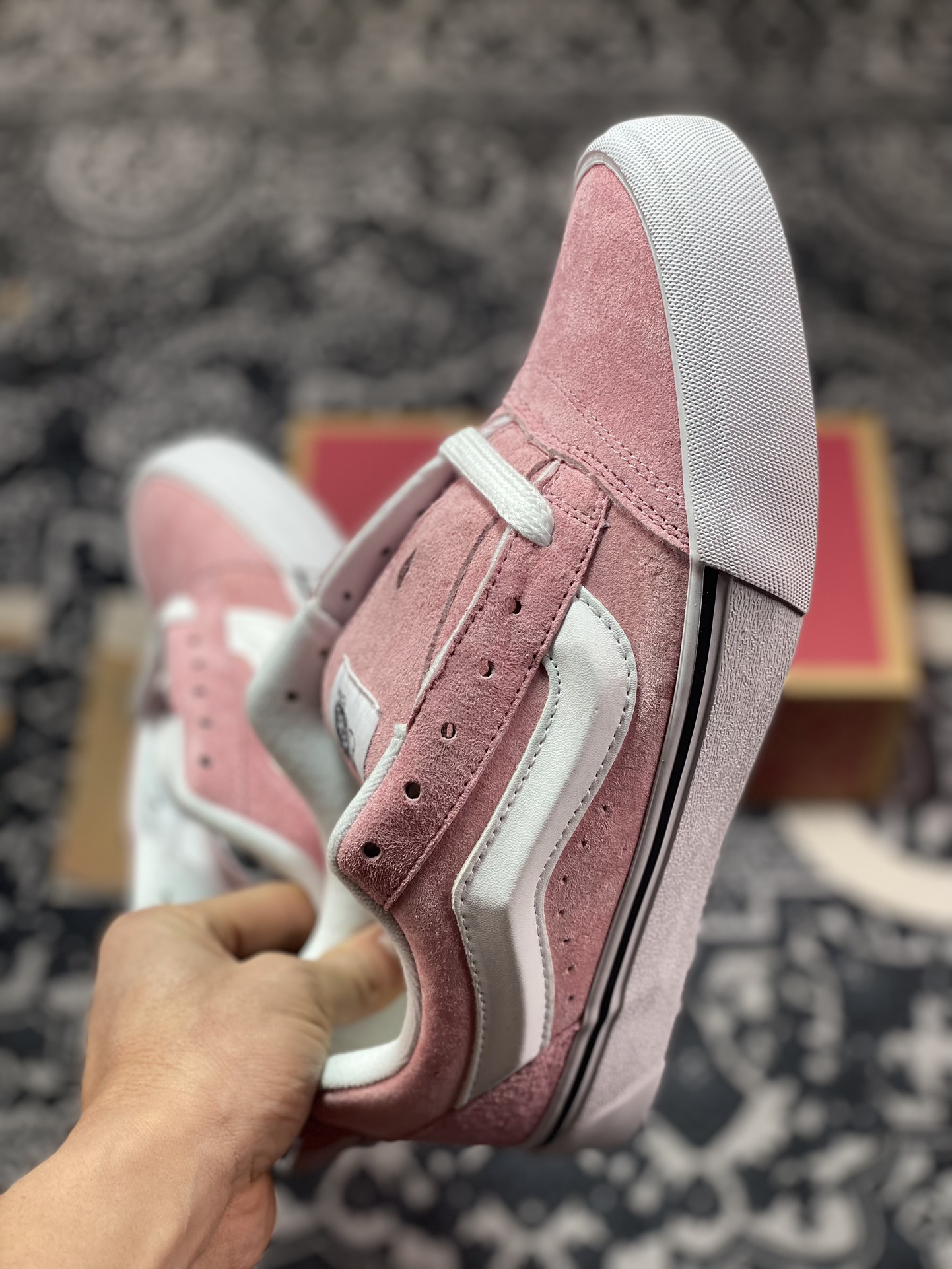 150   Vans Classics Knu Skool 面包鞋